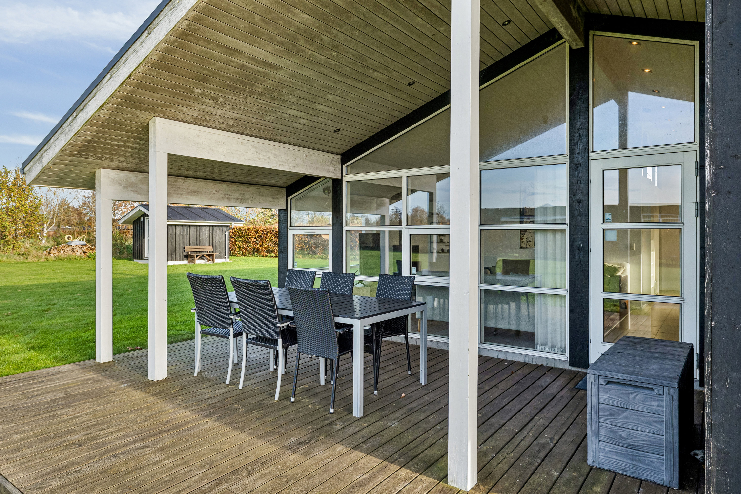 Fremhævet terrasse billede i fuldskærmstilstand. Billede af Solbærhaven 21, Øster Hurup, 9560 Hadsund