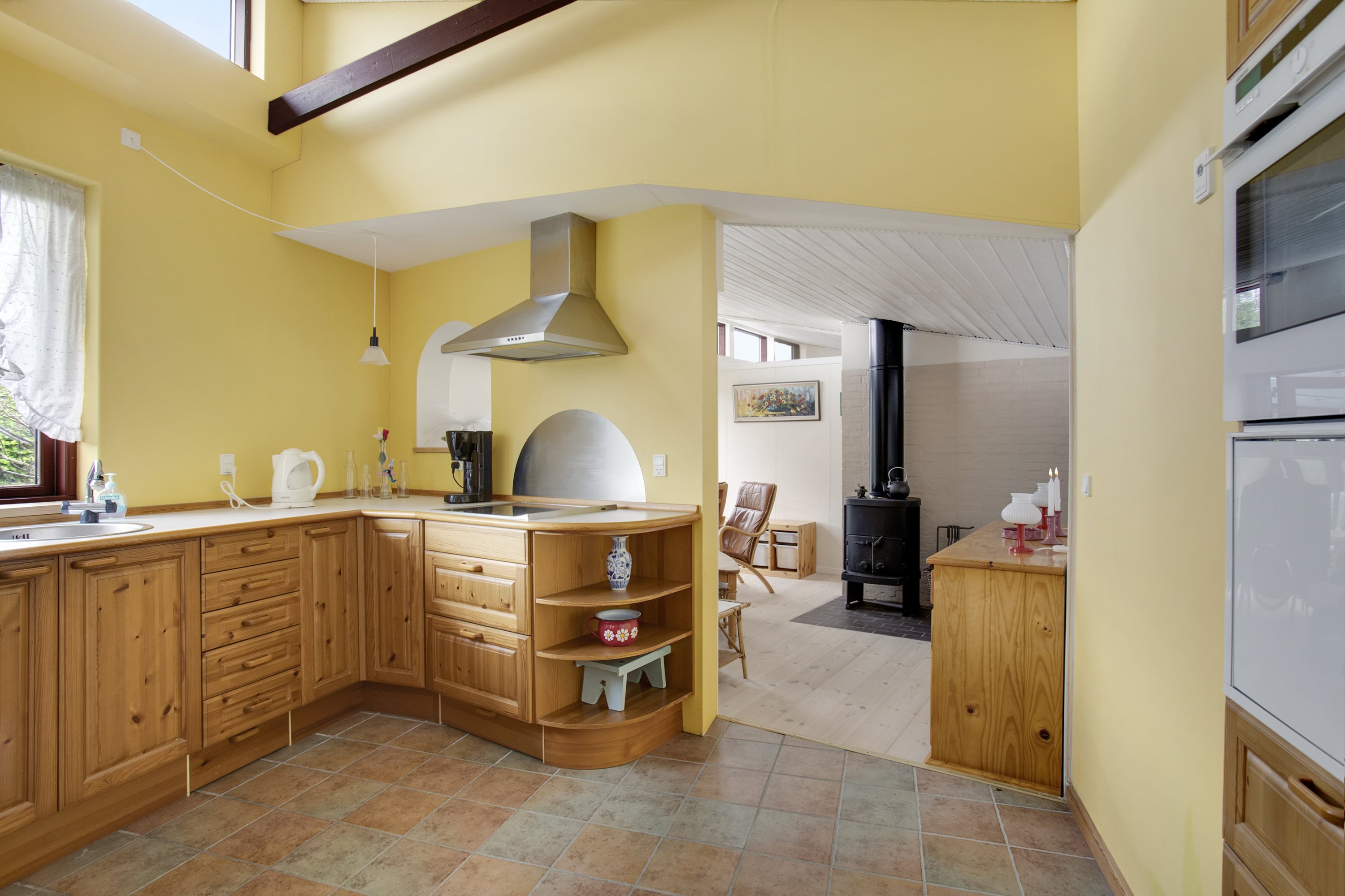 Fremhævet køkken billede i fuldskærmstilstand. Billede af Engblommevej 5, 4040 Jyllinge