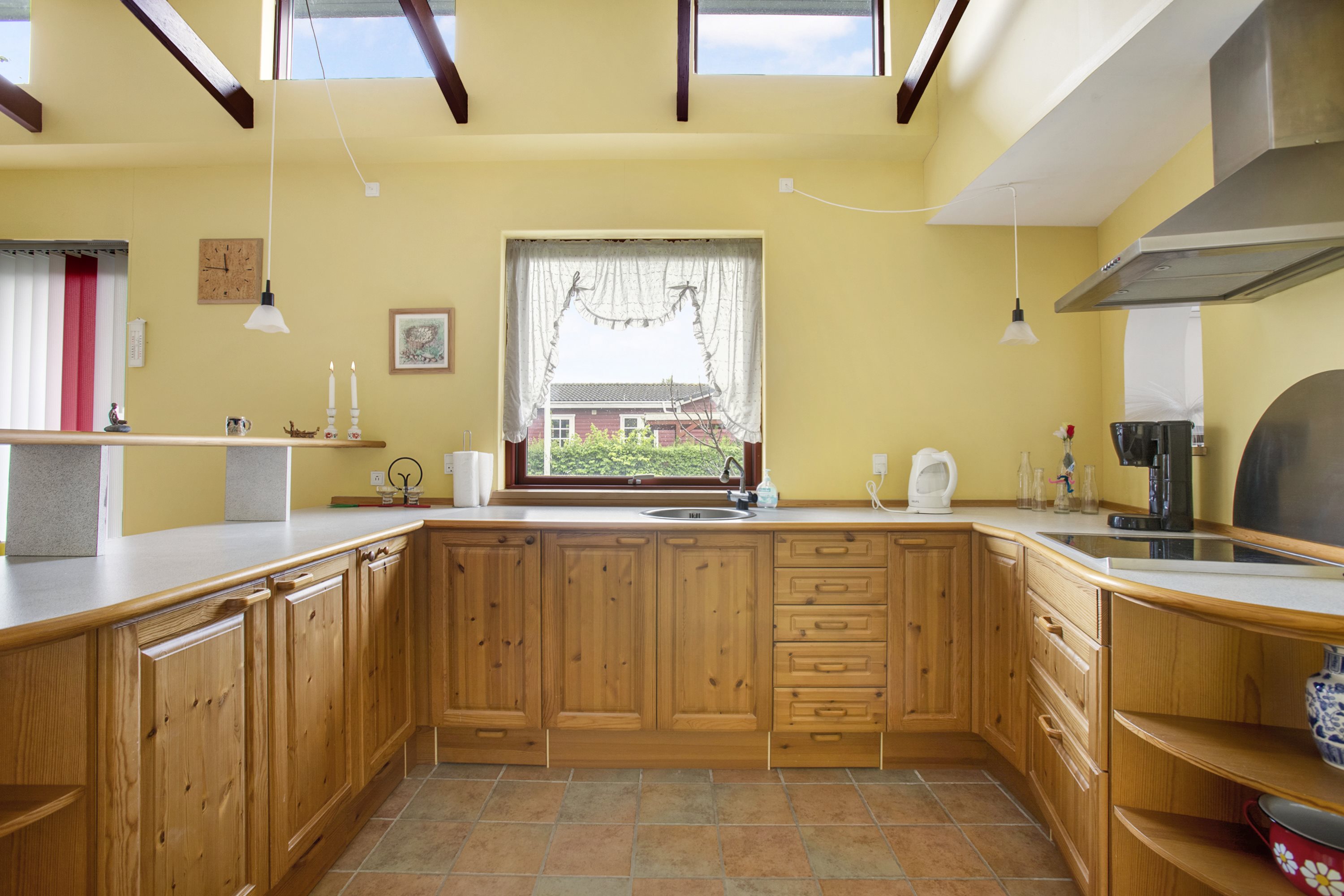 Fremhævet køkken billede i fuldskærmstilstand. Billede af Engblommevej 5, 4040 Jyllinge