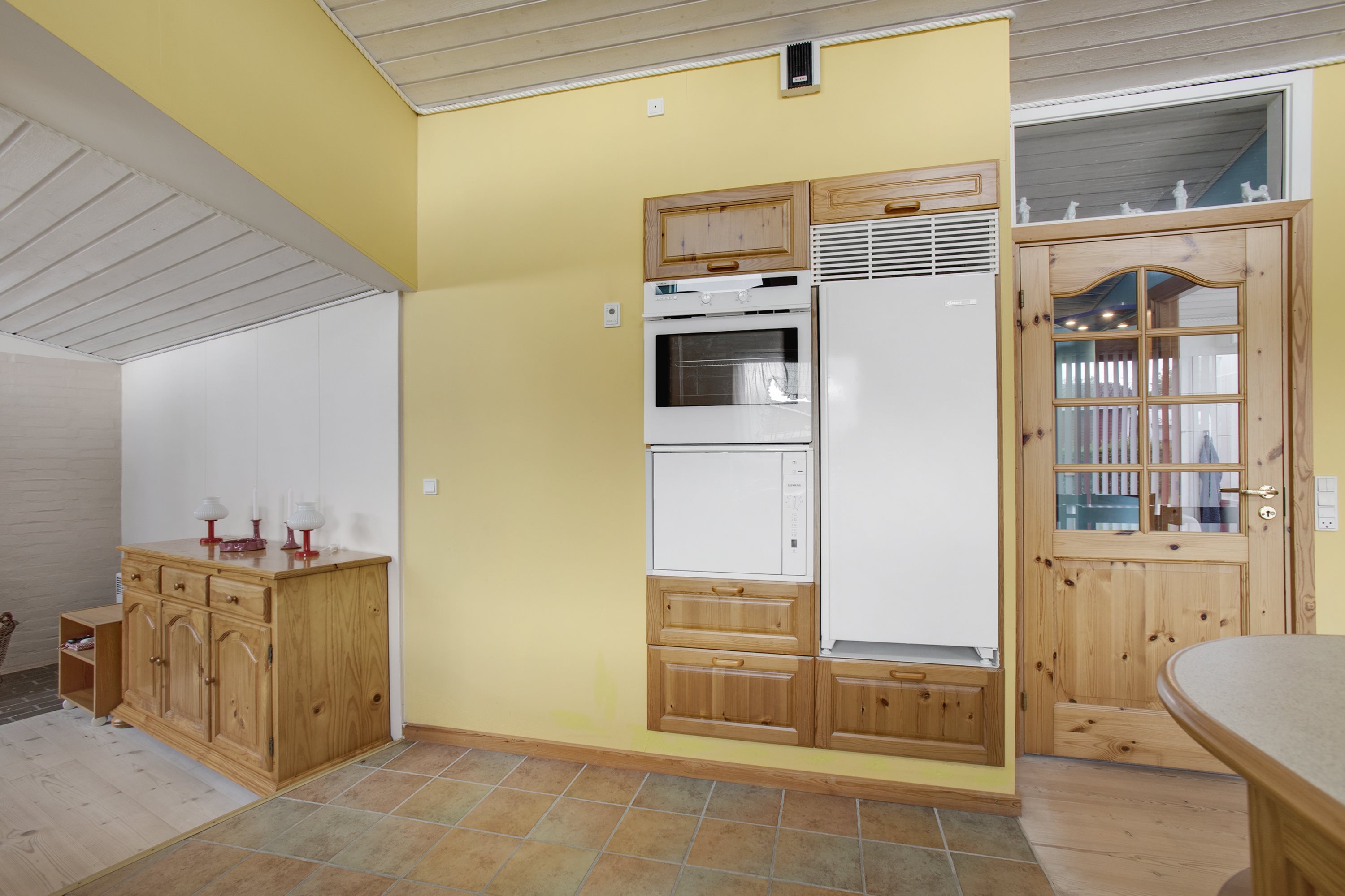 Fremhævet køkken billede i fuldskærmstilstand. Billede af Engblommevej 5, 4040 Jyllinge