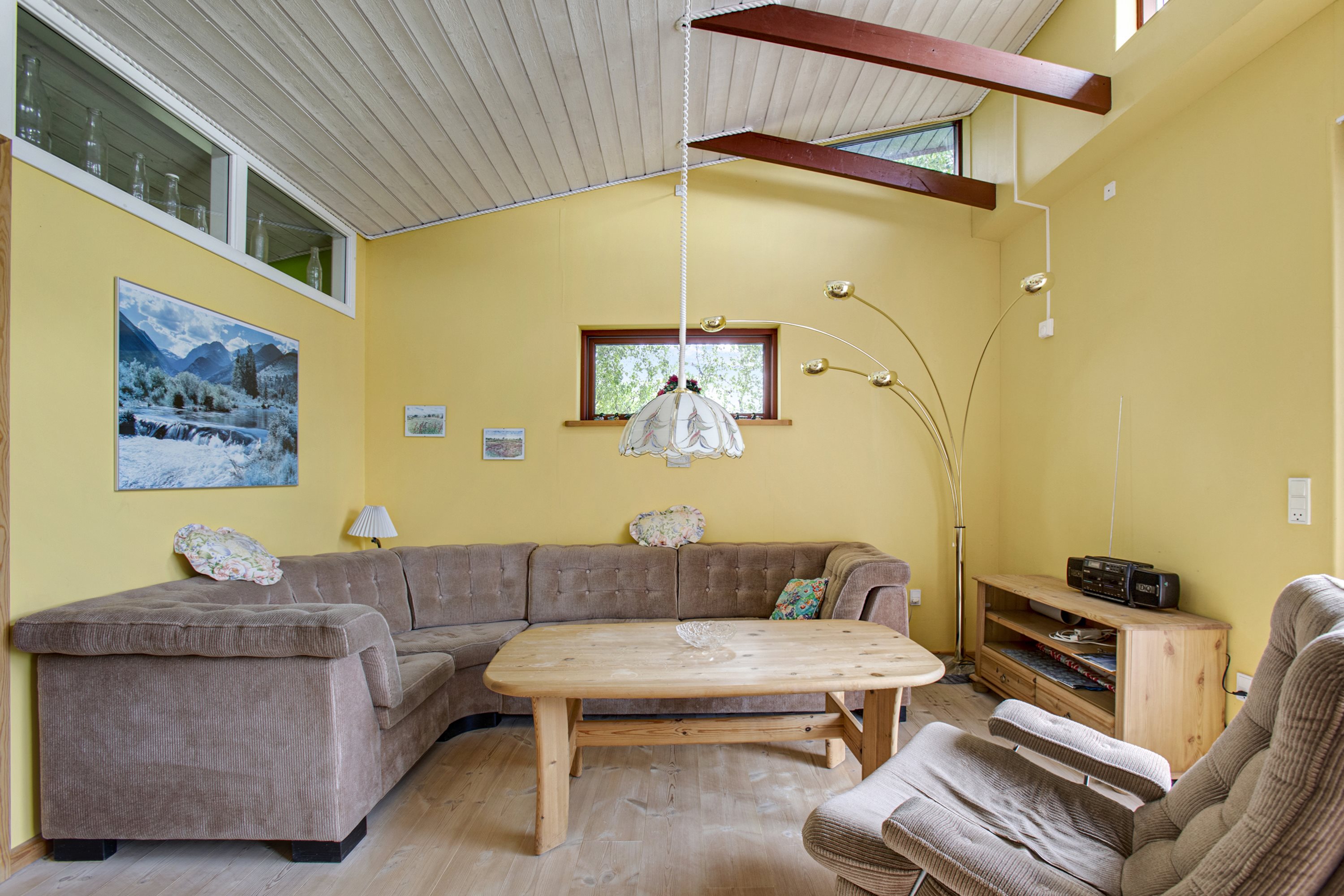 Fremhævet stue billede i fuldskærmstilstand. Billede af Engblommevej 5, 4040 Jyllinge