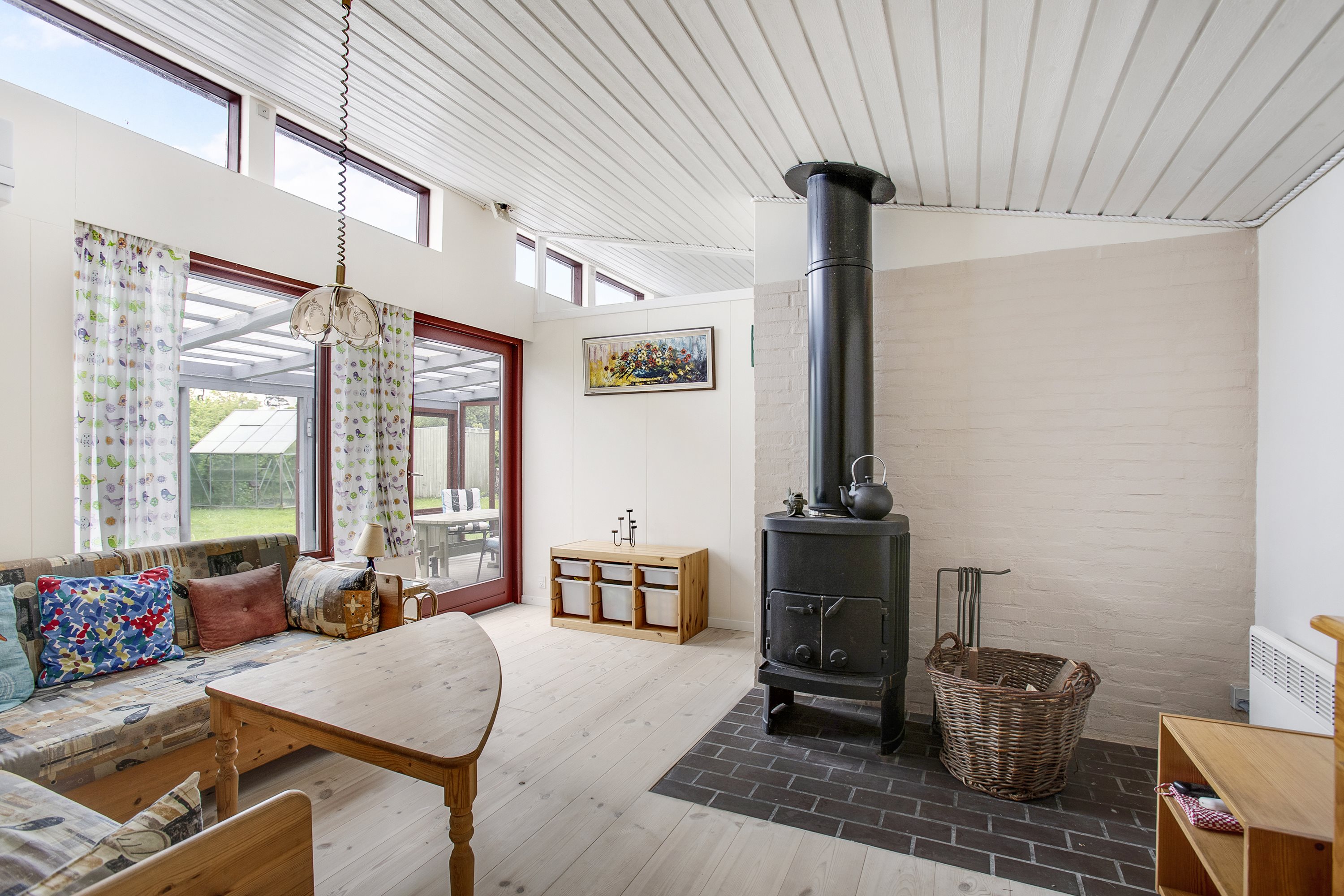 Fremhævet stue billede i fuldskærmstilstand. Billede af Engblommevej 5, 4040 Jyllinge