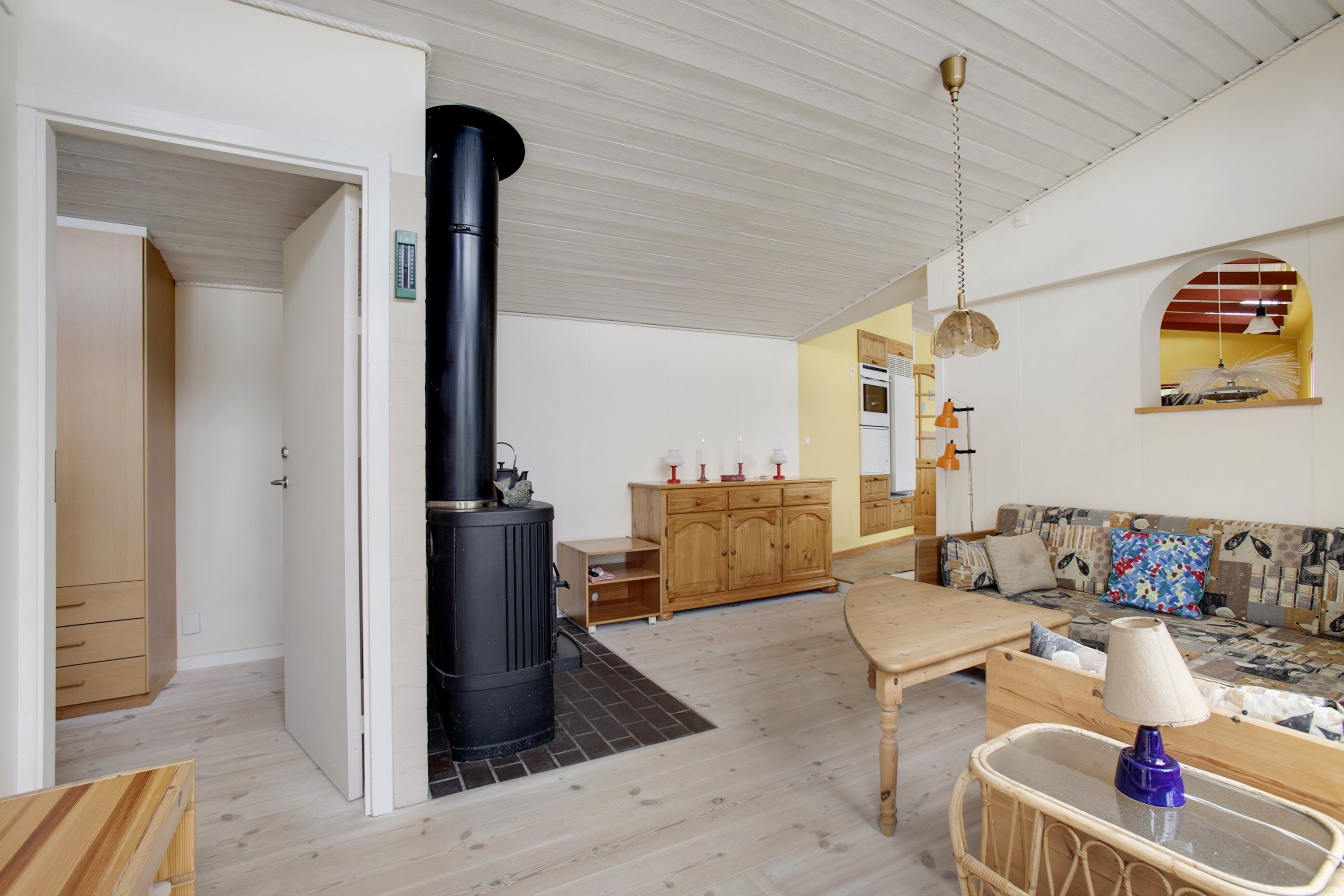 Fremhævet stue billede i fuldskærmstilstand. Billede af Engblommevej 5, 4040 Jyllinge