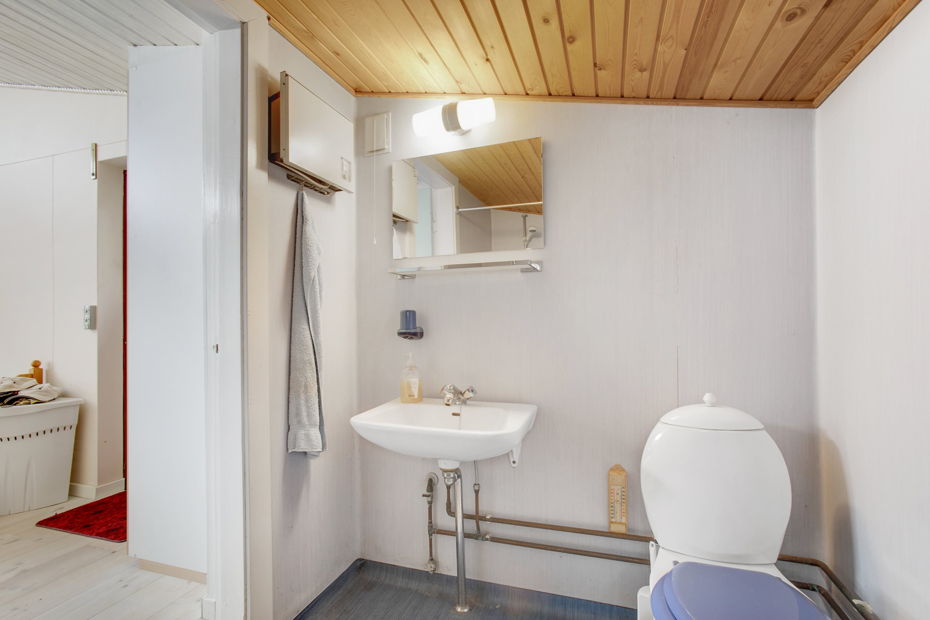 Fremhævet badeværelse billede i fuldskærmstilstand. Billede af Engblommevej 5, 4040 Jyllinge