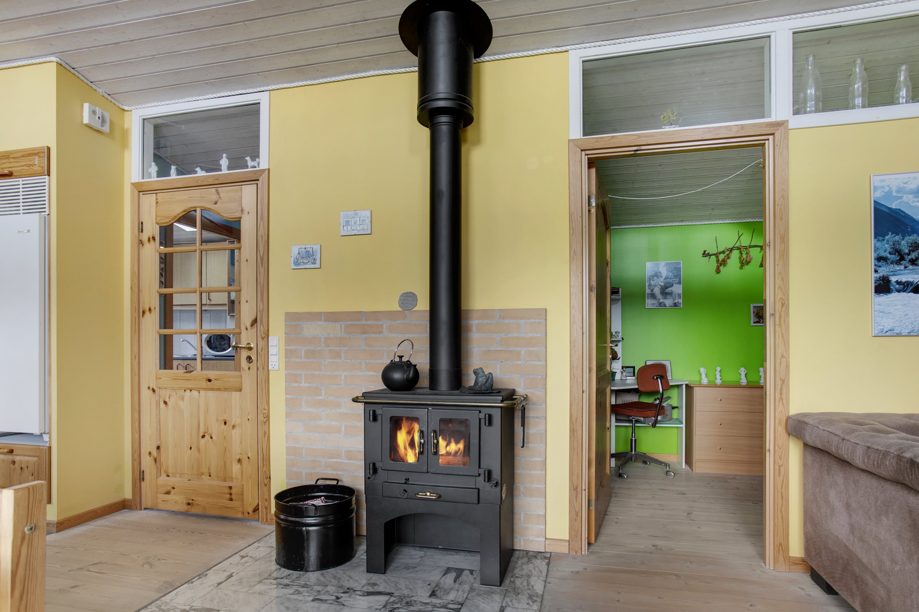 Fremhævet stue billede i fuldskærmstilstand. Billede af Engblommevej 5, 4040 Jyllinge