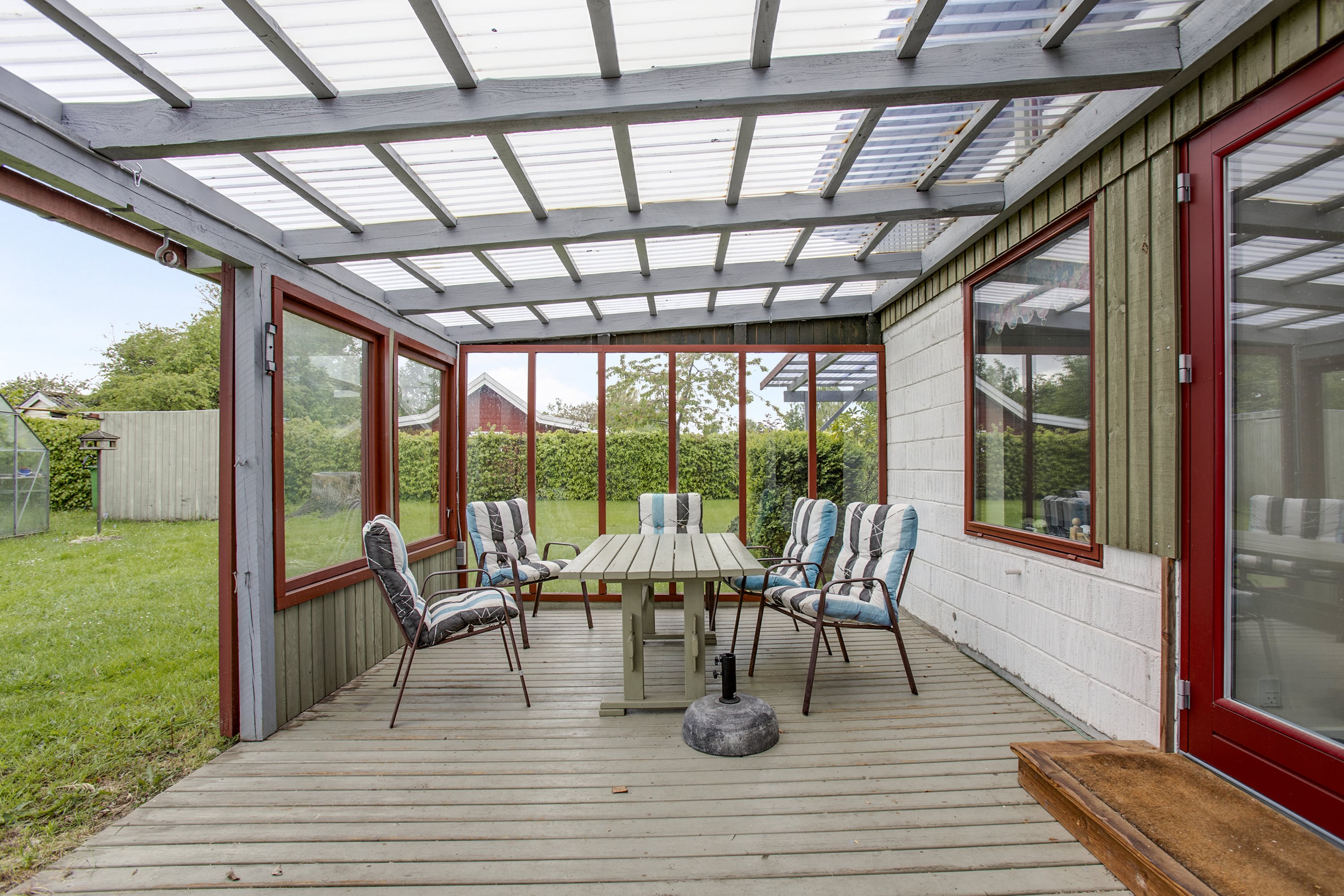 Fremhævet terrasse billede i fuldskærmstilstand. Billede af Engblommevej 5, 4040 Jyllinge