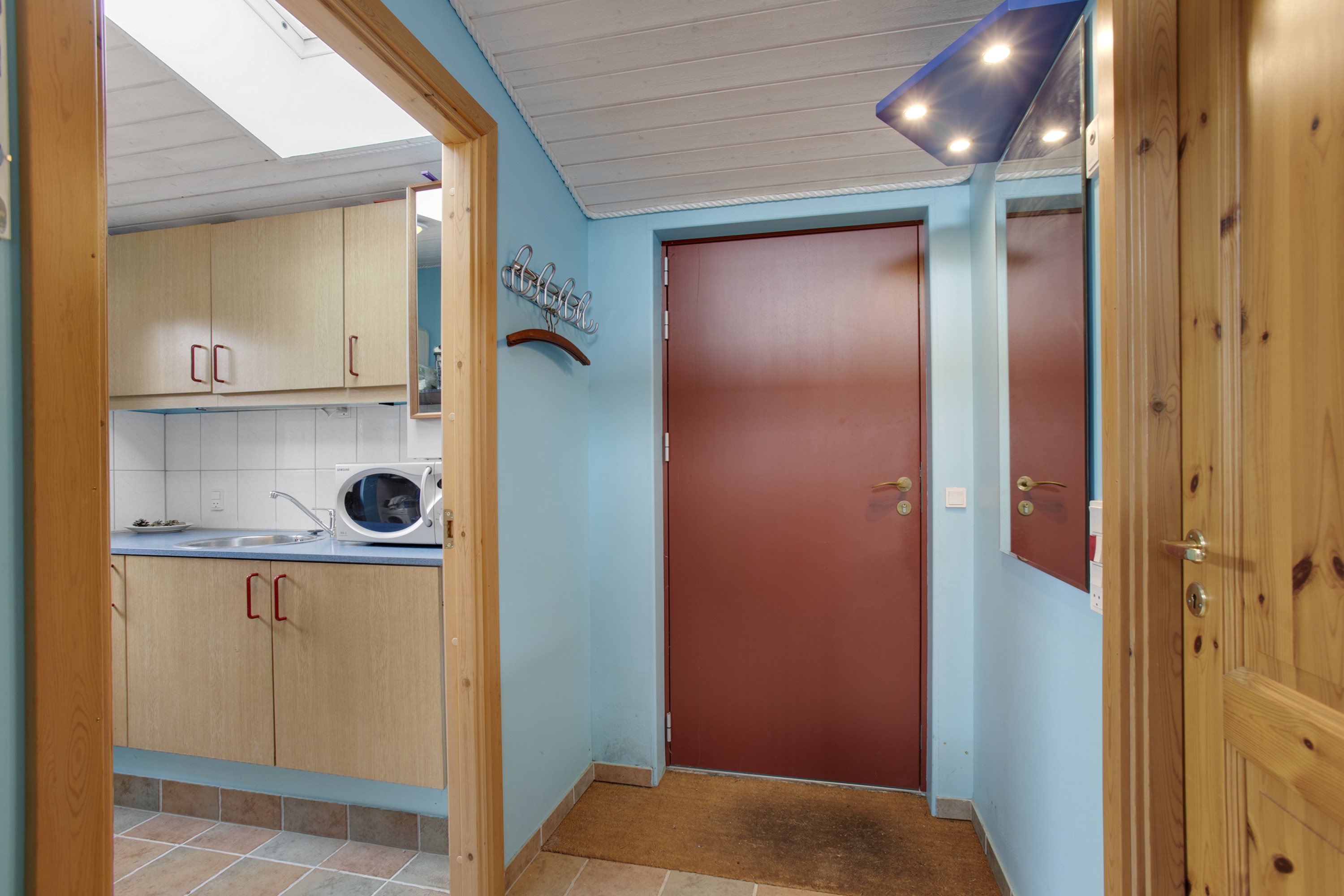 Fremhævet gang billede i fuldskærmstilstand. Billede af Engblommevej 5, 4040 Jyllinge