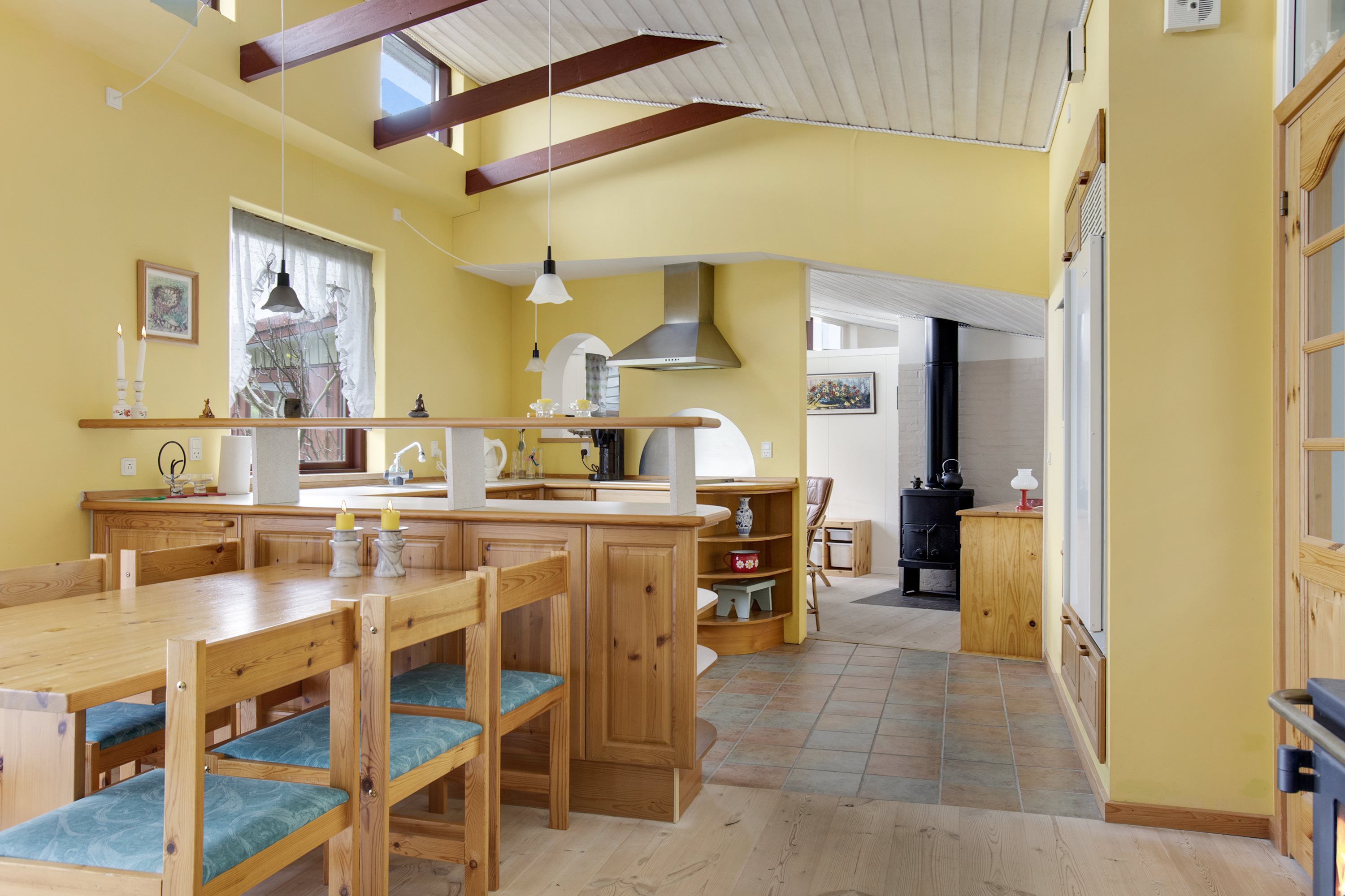 Fremhævet køkken billede i fuldskærmstilstand. Billede af Engblommevej 5, 4040 Jyllinge