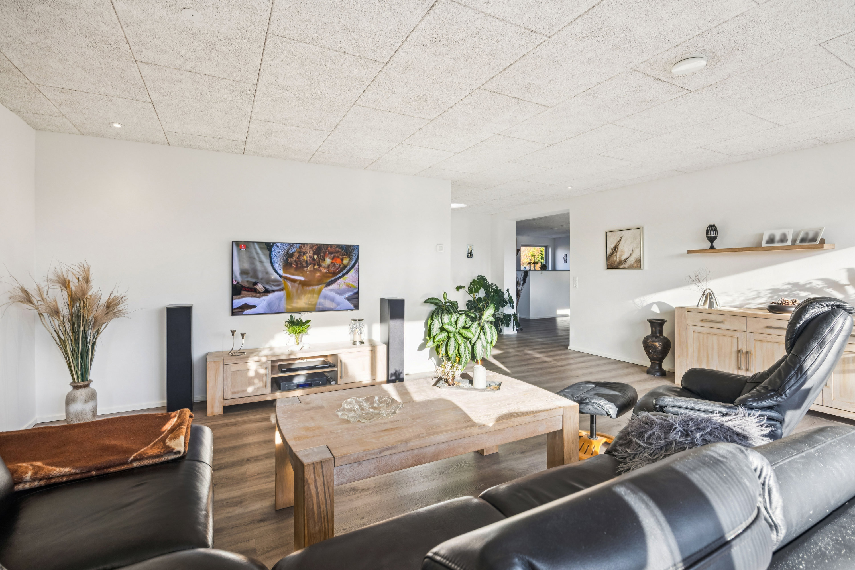 Fremhævet stue billede i fuldskærmstilstand. Billede af Tulipanvej 11, 9310 Vodskov