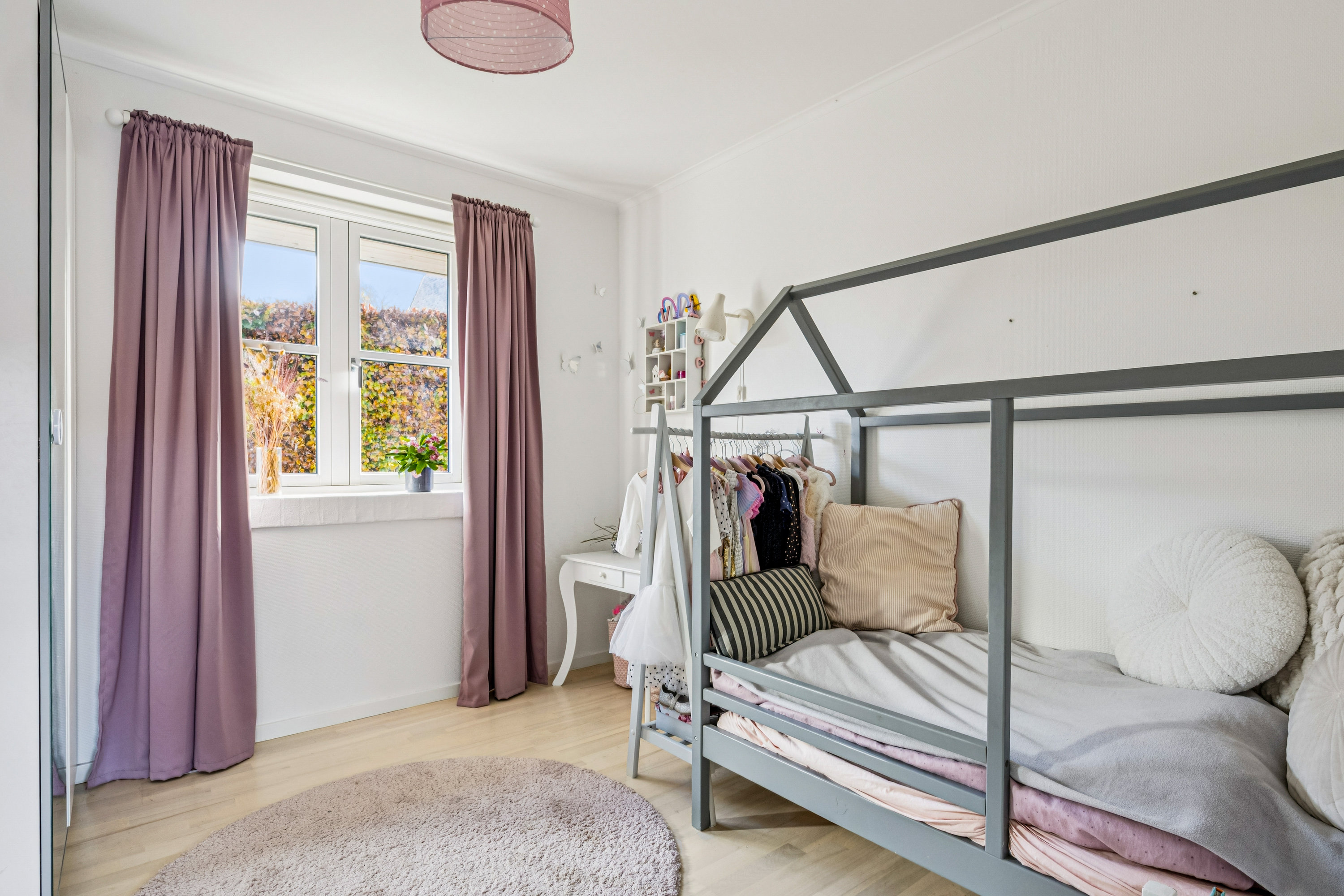 Fremhævet værelse billede i fuldskærmstilstand. Billede af Solsikkemarken 1, 4140 Borup