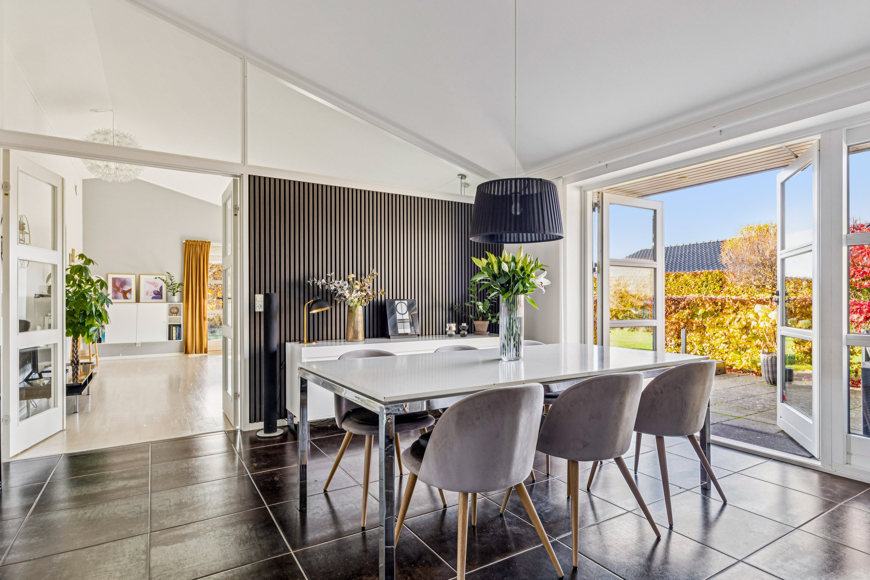 Fremhævet stue billede i fuldskærmstilstand. Billede af Solsikkemarken 1, 4140 Borup