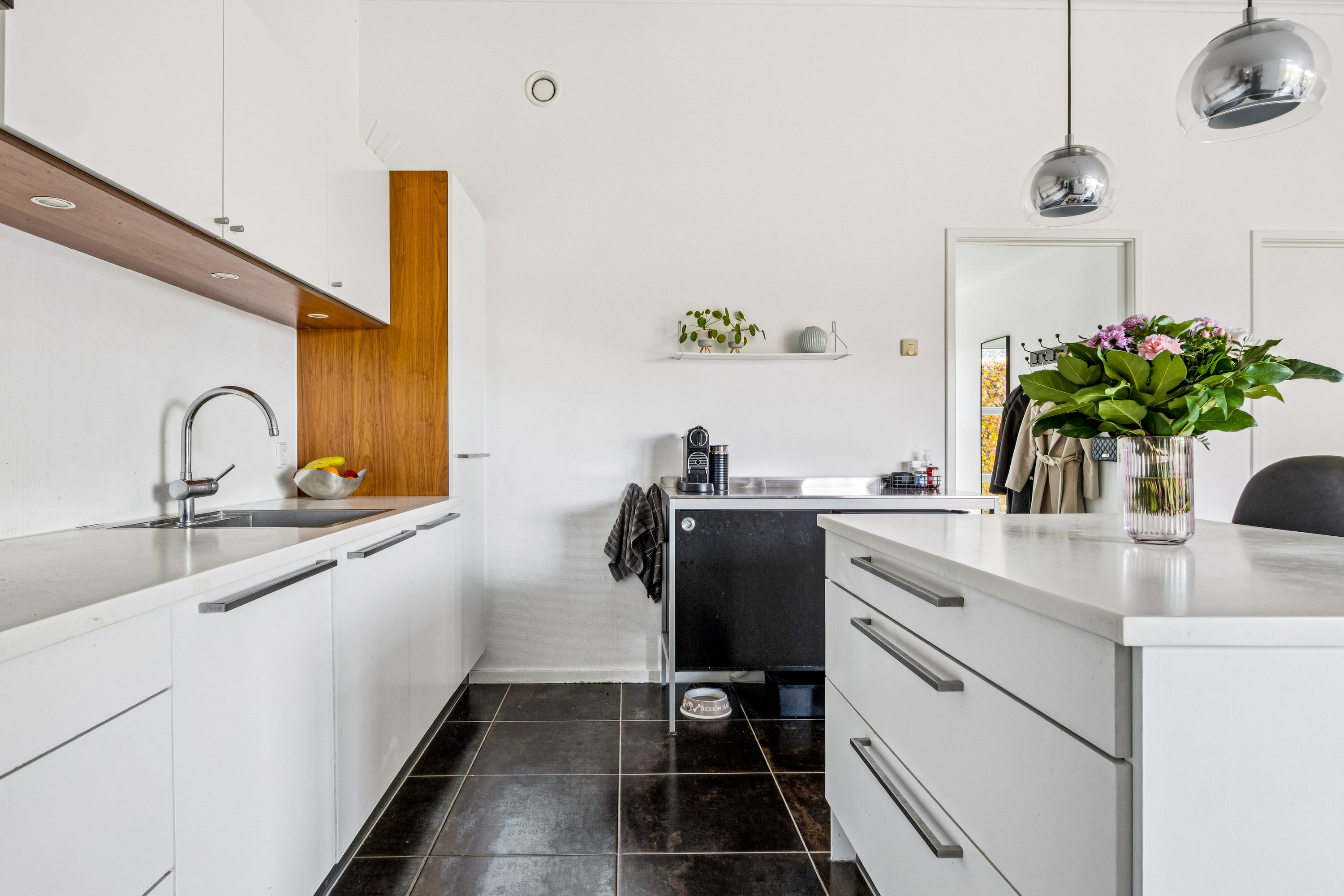 Fremhævet køkken billede i fuldskærmstilstand. Billede af Solsikkemarken 1, 4140 Borup