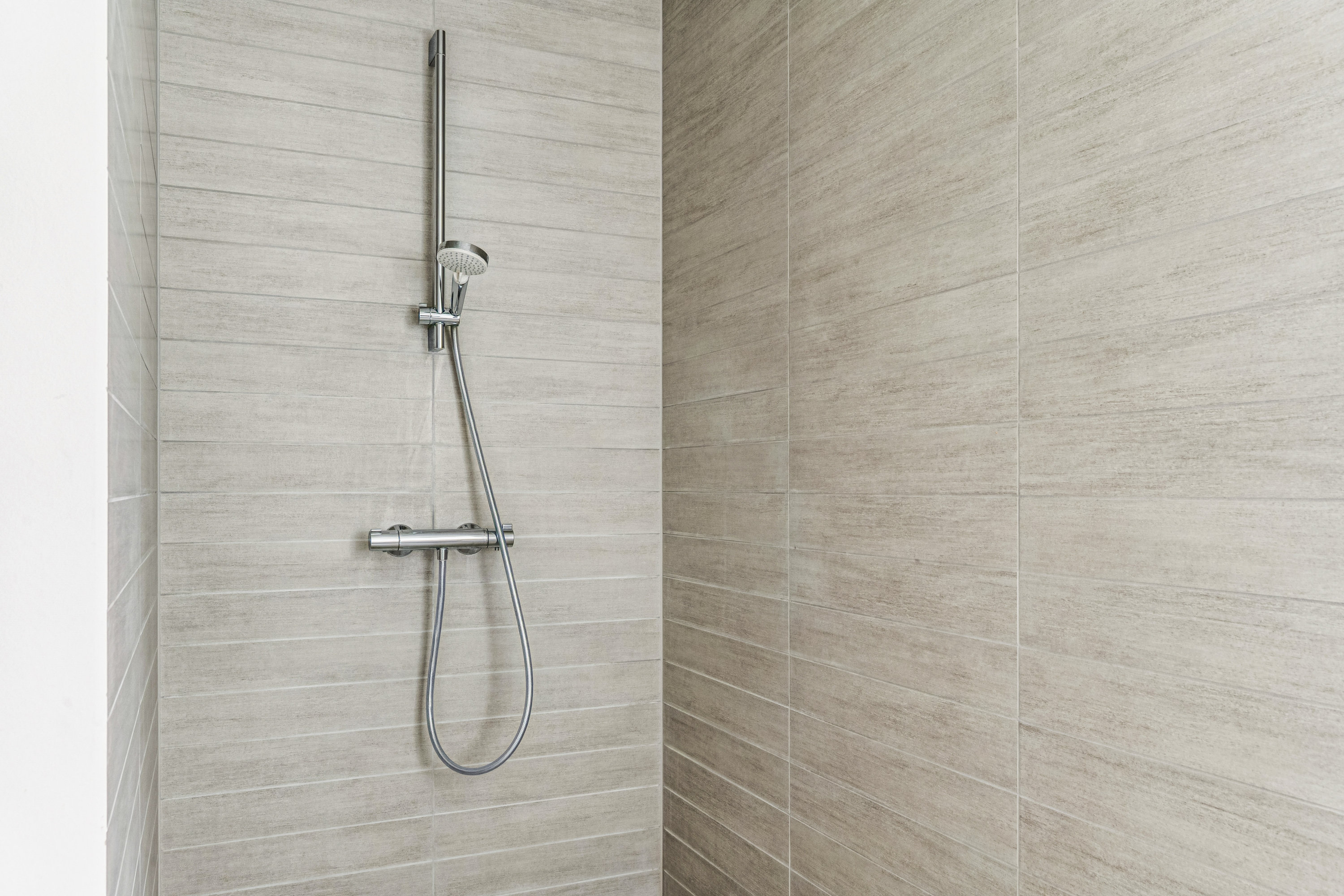 Fremhævet badeværelse billede i fuldskærmstilstand. Billede af Holmebakken 26, 8382 Hinnerup