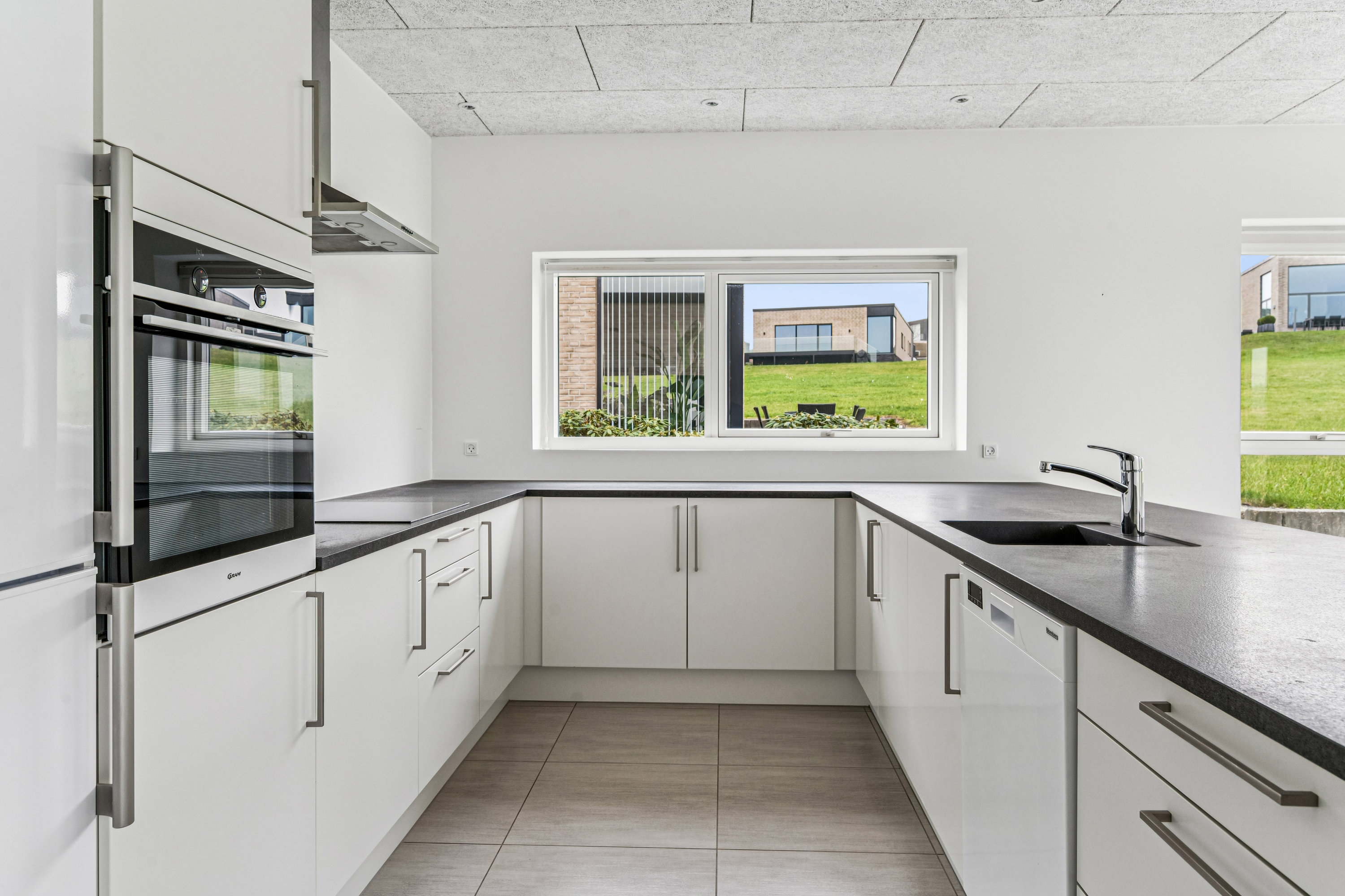 Miniaturebillede 2: køkken. Billede af Holmebakken 26, 8382 Hinnerup