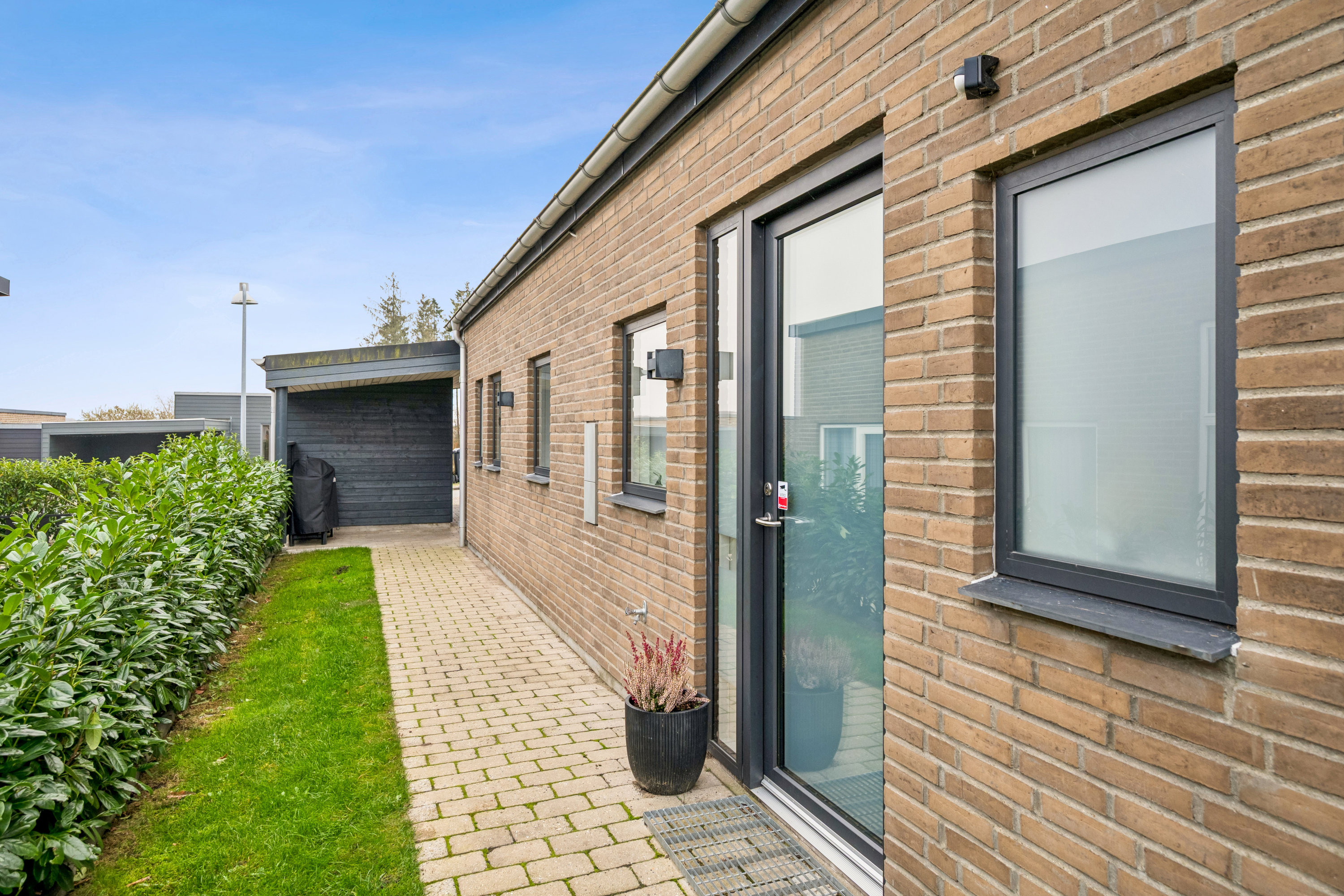 Fremhævet andet billede i fuldskærmstilstand. Billede af Dalvænget 15, 8382 Hinnerup