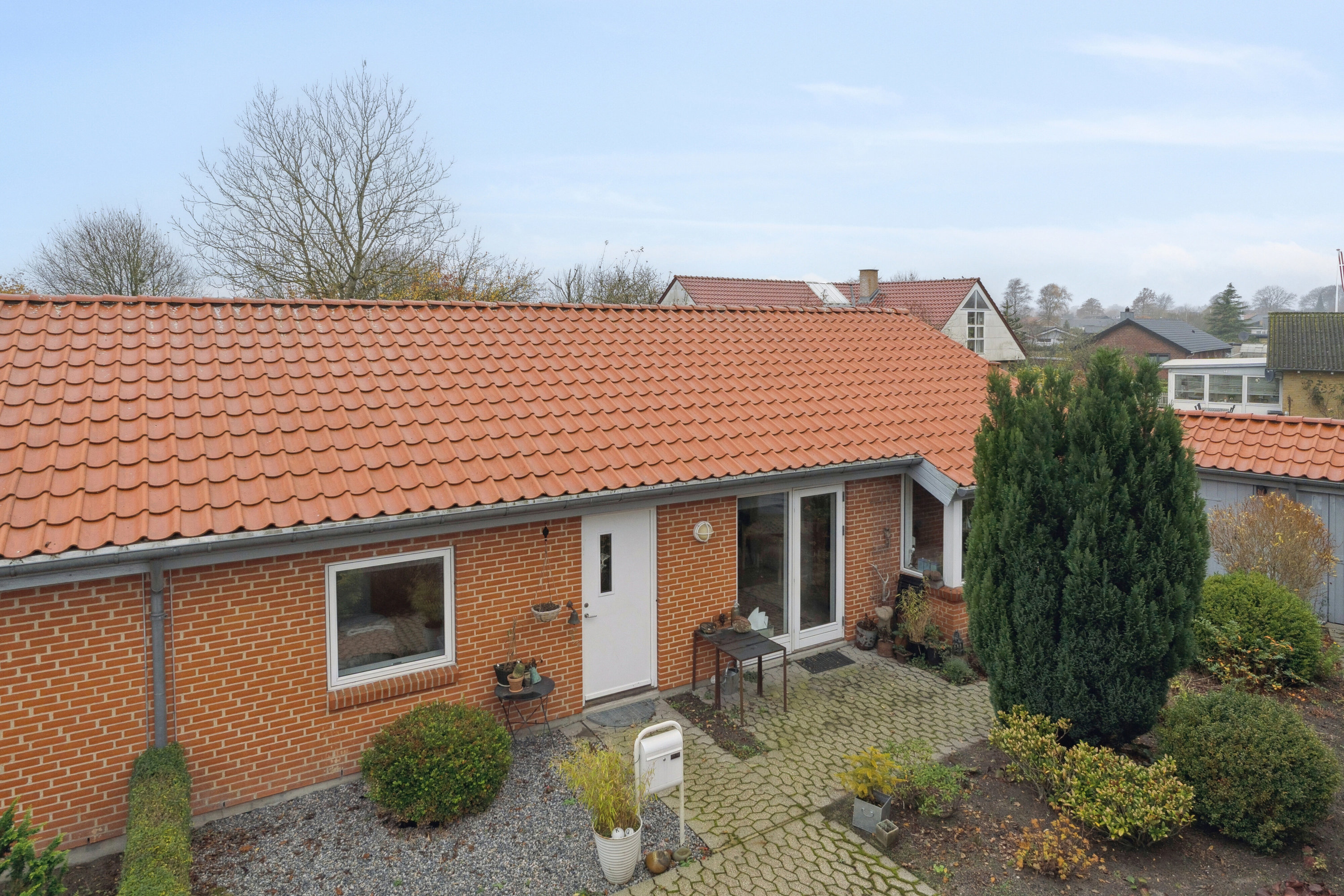 Fremhævet set fra haven billede i fuldskærmstilstand. Billede af Jørgen Kroghs Vej 80, 7430 Ikast