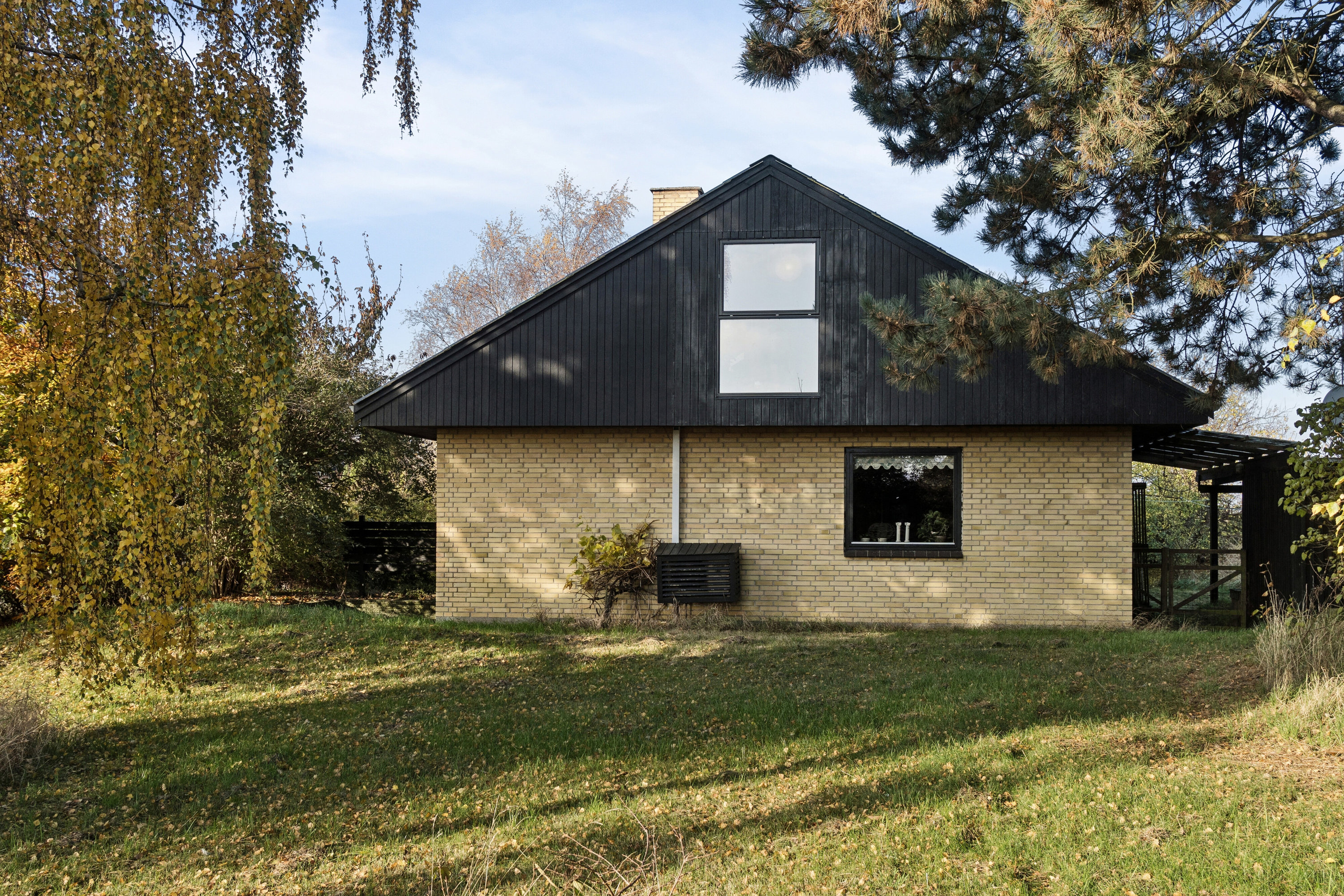 Fremhævet set fra haven billede i fuldskærmstilstand. Billede af Dyssevej 4, Bognæs, 4300 Holbæk