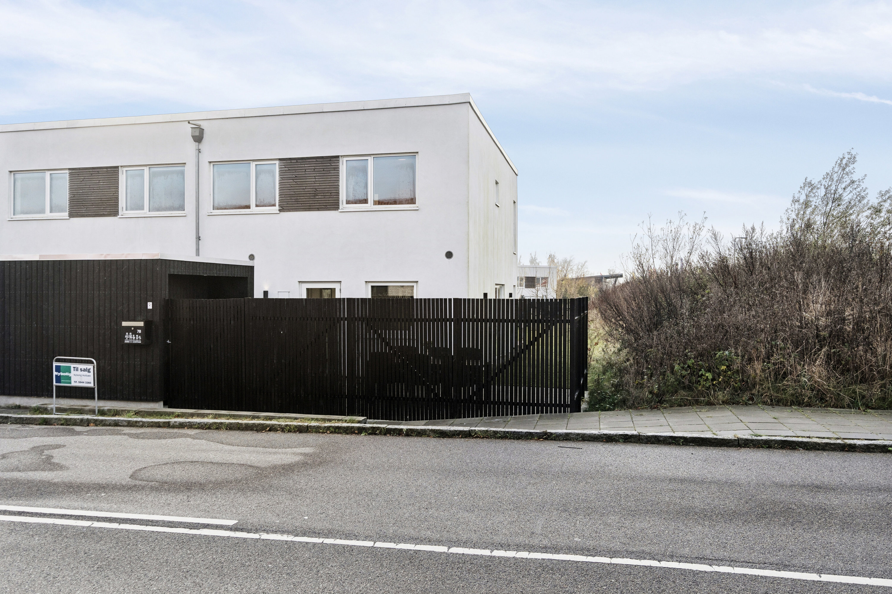 Miniaturebillede 2: set fra vejen. Billede af Torpet 78, 4300 Holbæk