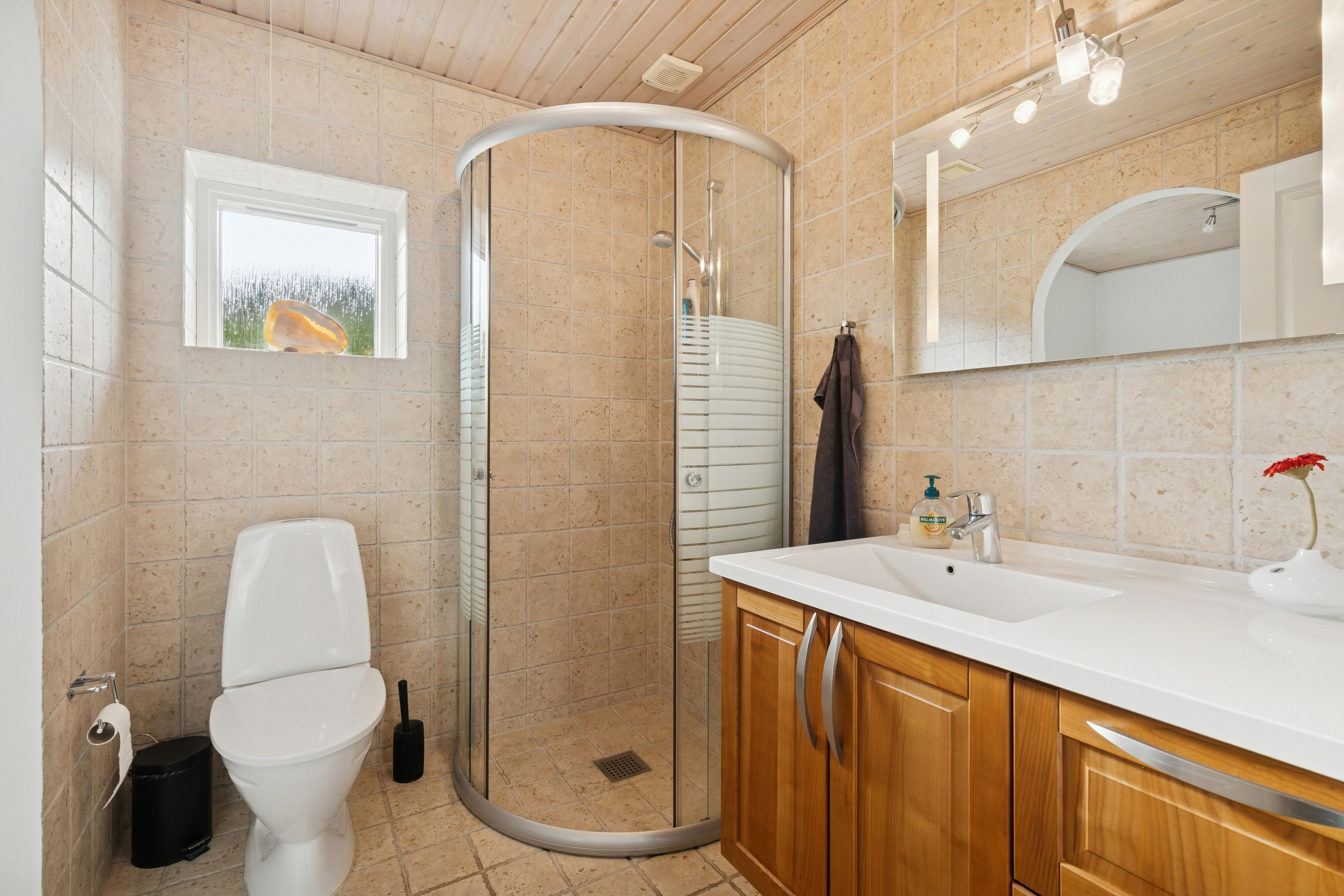 Fremhævet badeværelse billede i fuldskærmstilstand. Billede af Brombærvej 25, 4654 Faxe Ladeplads