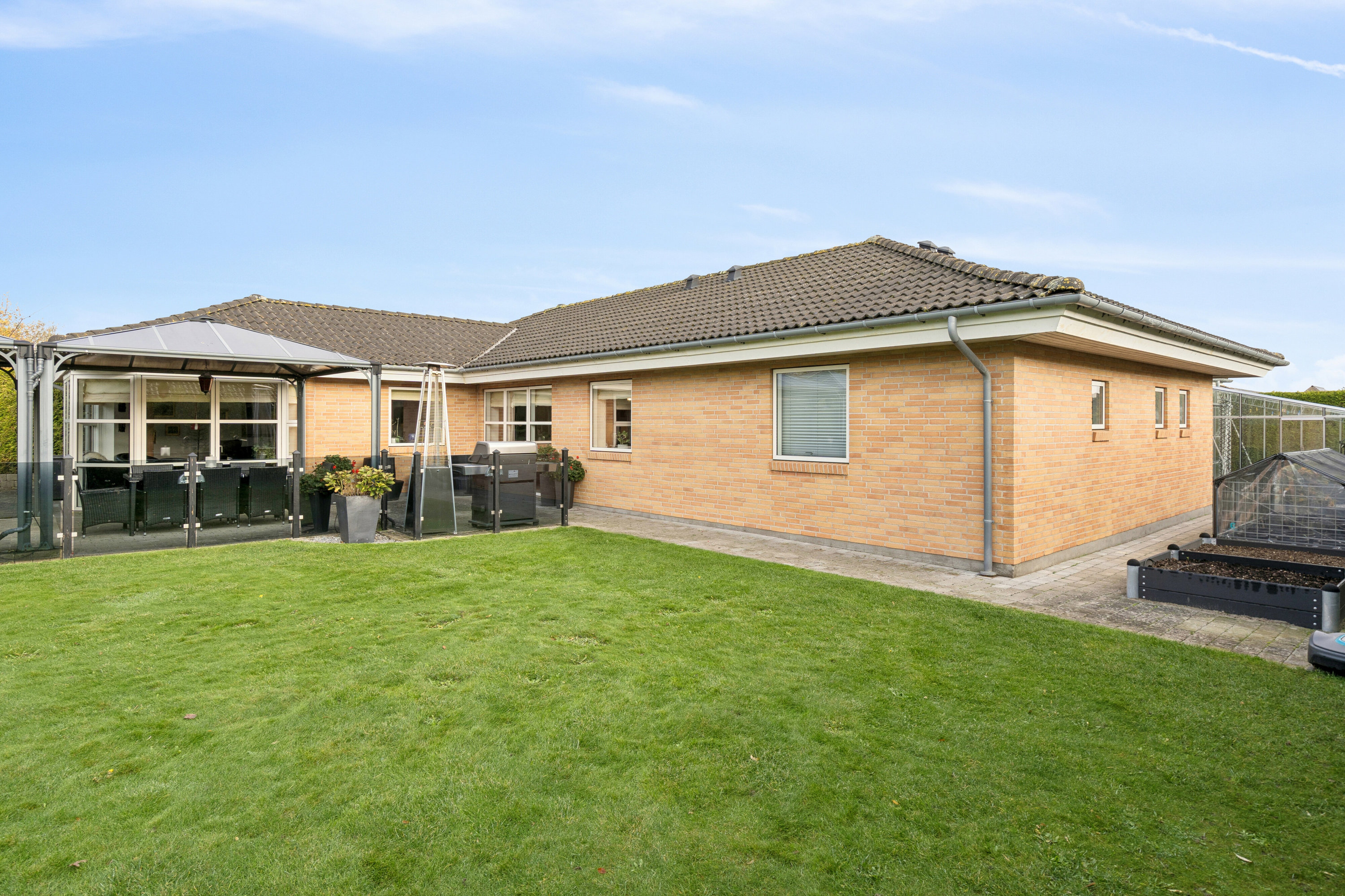 Miniaturebillede 1: set fra haven. Billede af Brombærvej 25, 4654 Faxe Ladeplads