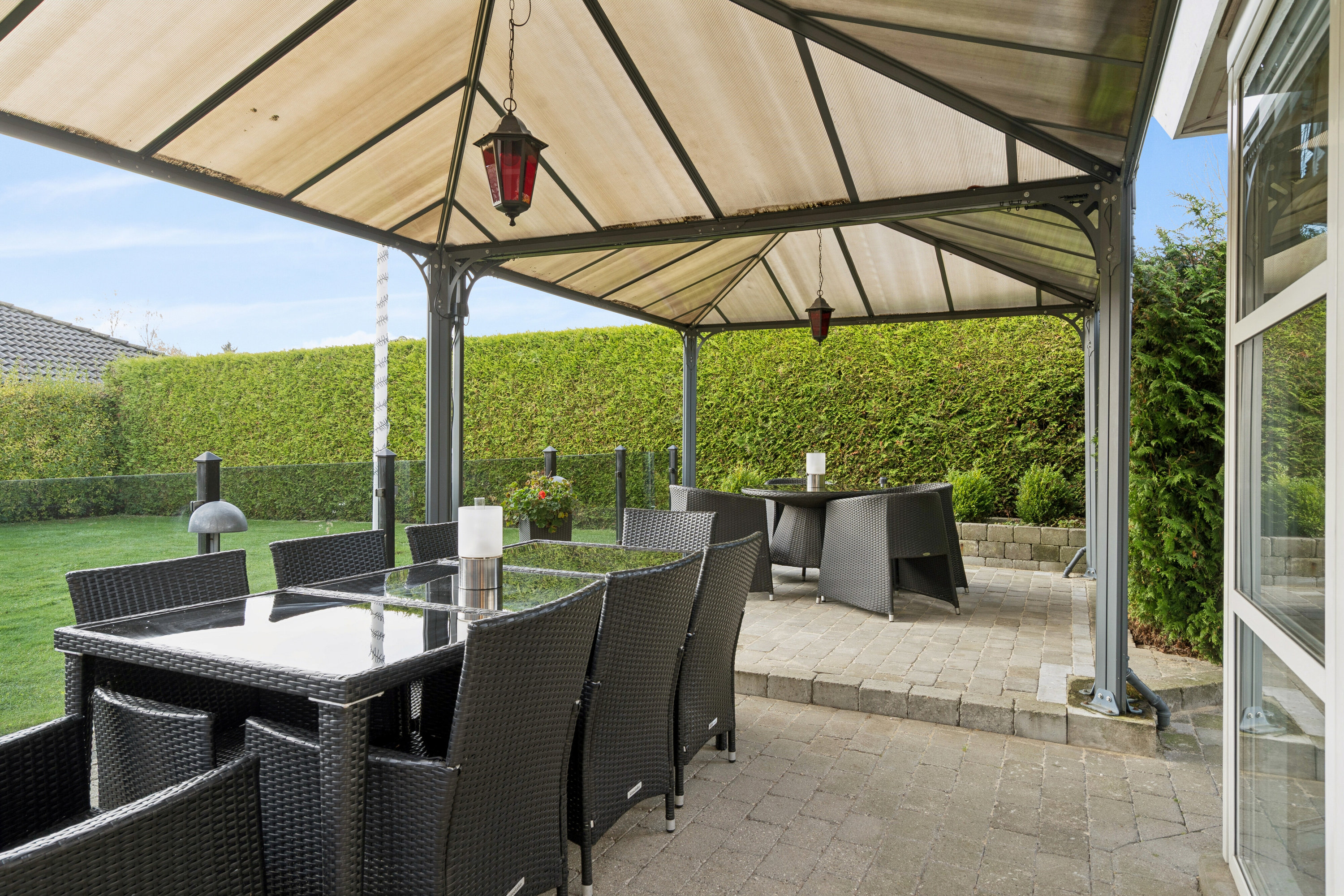 Fremhævet overdækket terrasse billede i fuldskærmstilstand. Billede af Brombærvej 25, 4654 Faxe Ladeplads