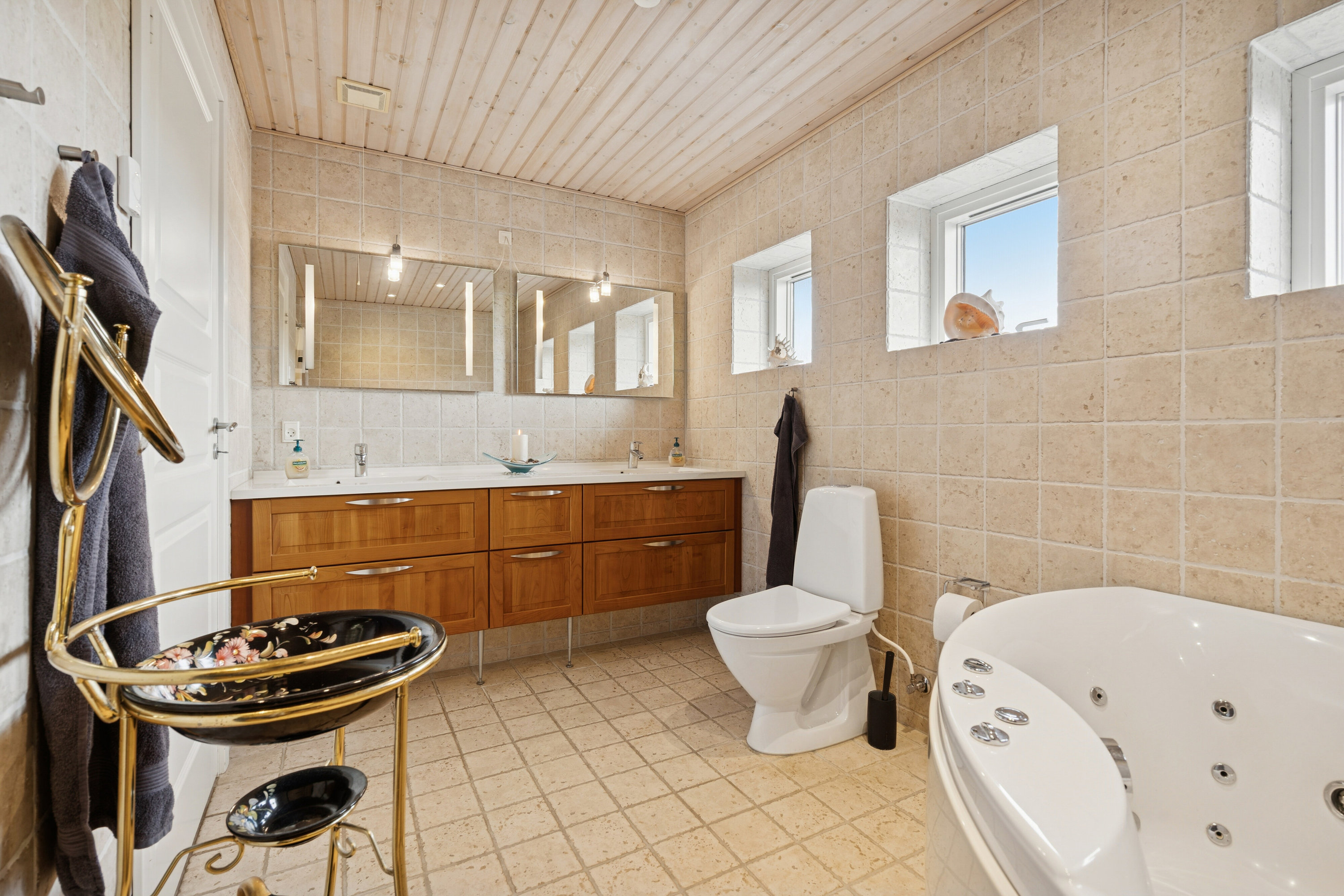 Fremhævet badeværelse billede i fuldskærmstilstand. Billede af Brombærvej 25, 4654 Faxe Ladeplads