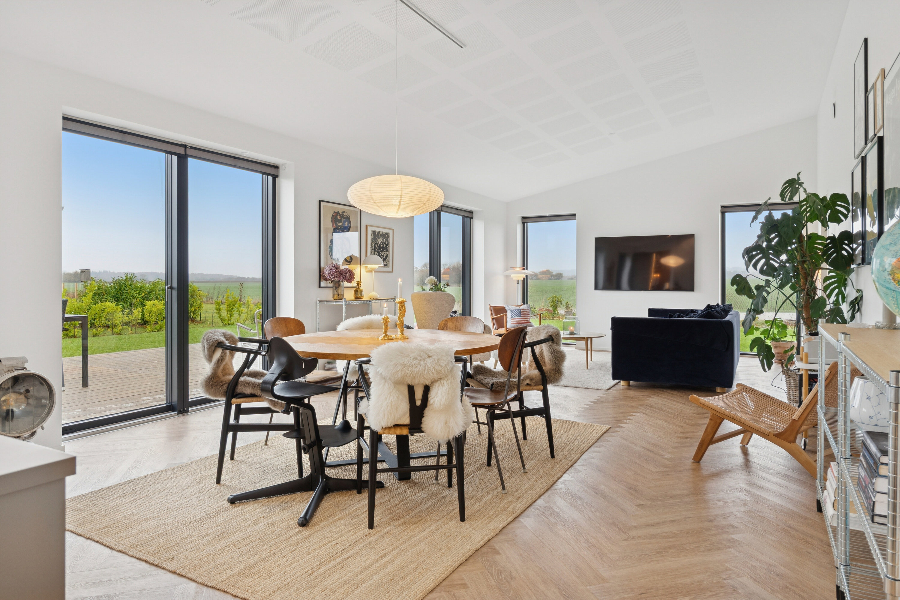 Fremhævet spisestue billede i fuldskærmstilstand. Billede af Karen Billes Vej 45, 5700 Svendborg