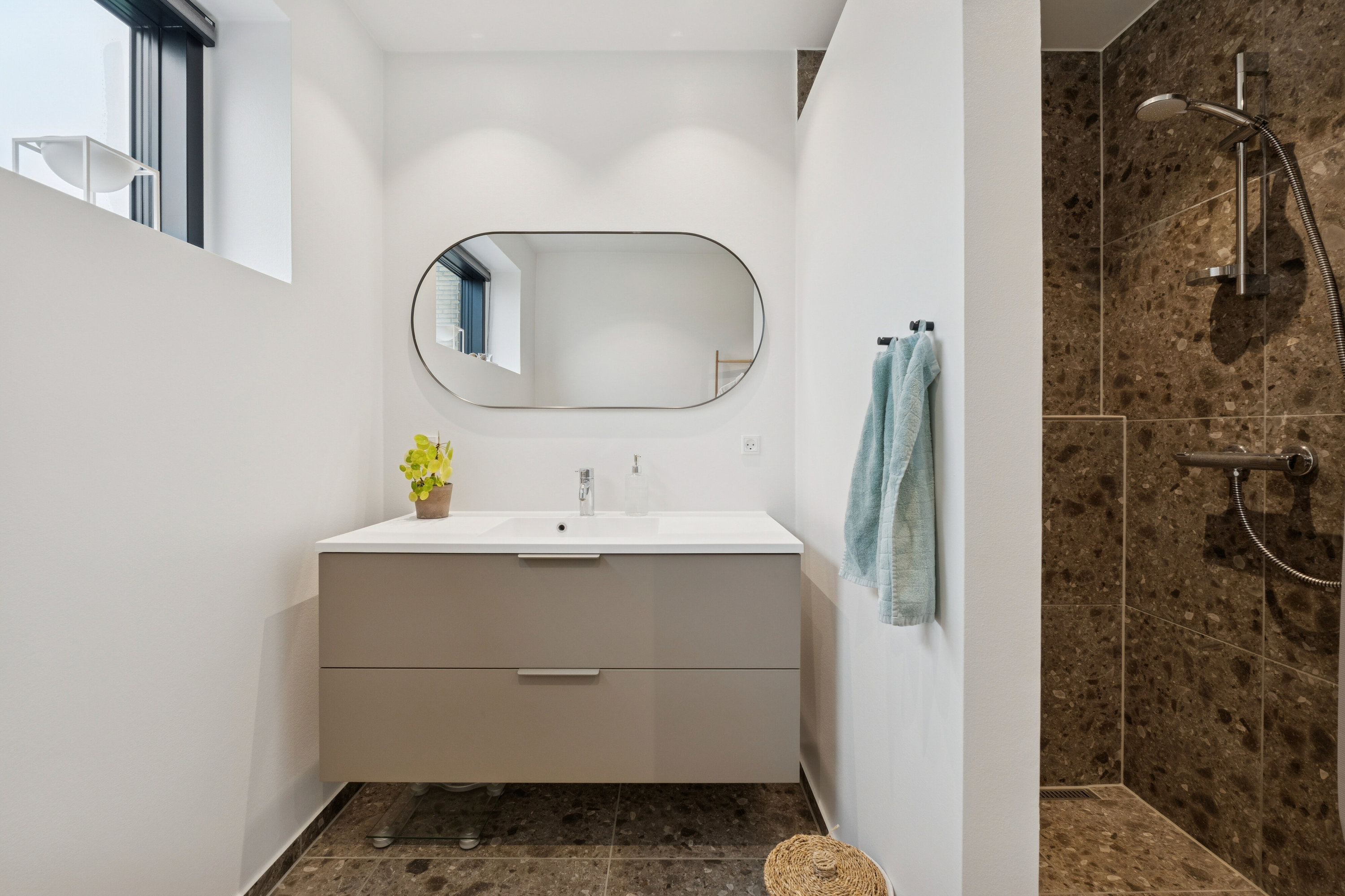 Fremhævet badeværelse billede i fuldskærmstilstand. Billede af Karen Billes Vej 45, 5700 Svendborg