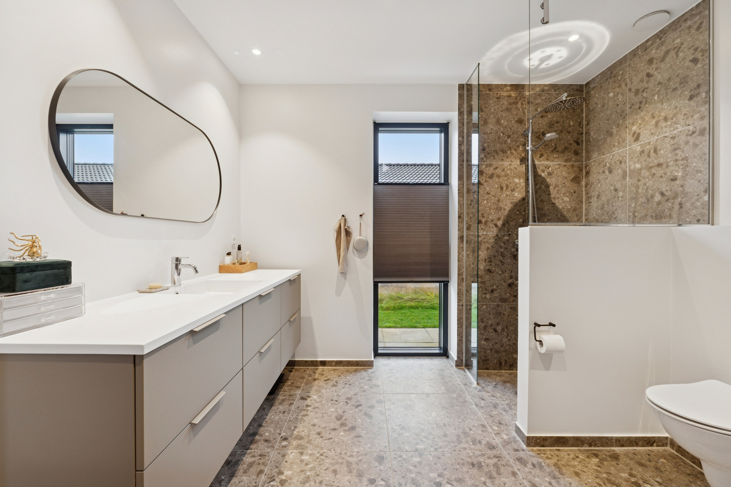 Fremhævet badeværelse billede i fuldskærmstilstand. Billede af Karen Billes Vej 45, 5700 Svendborg