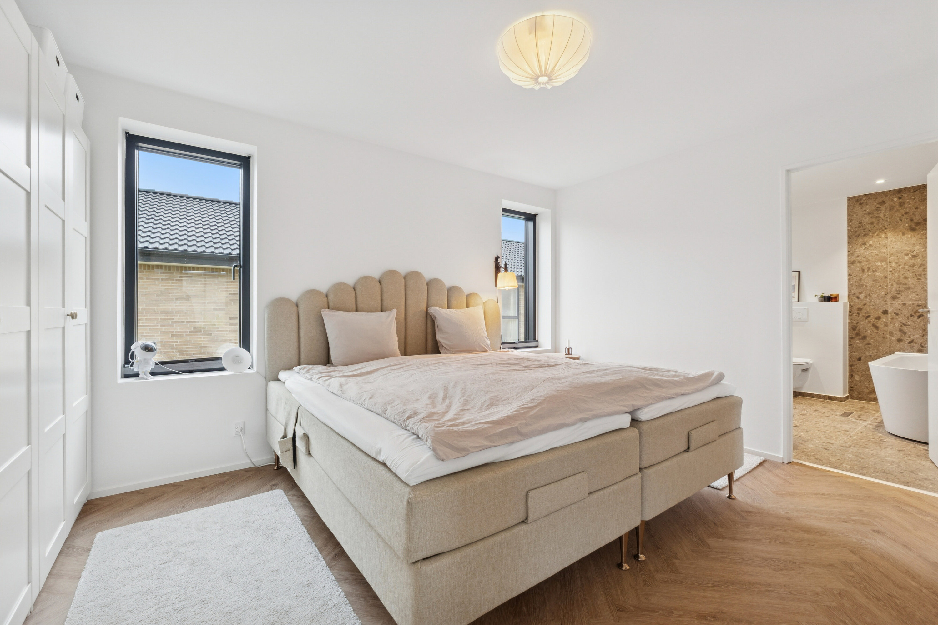 Fremhævet soveværelse billede i fuldskærmstilstand. Billede af Karen Billes Vej 45, 5700 Svendborg