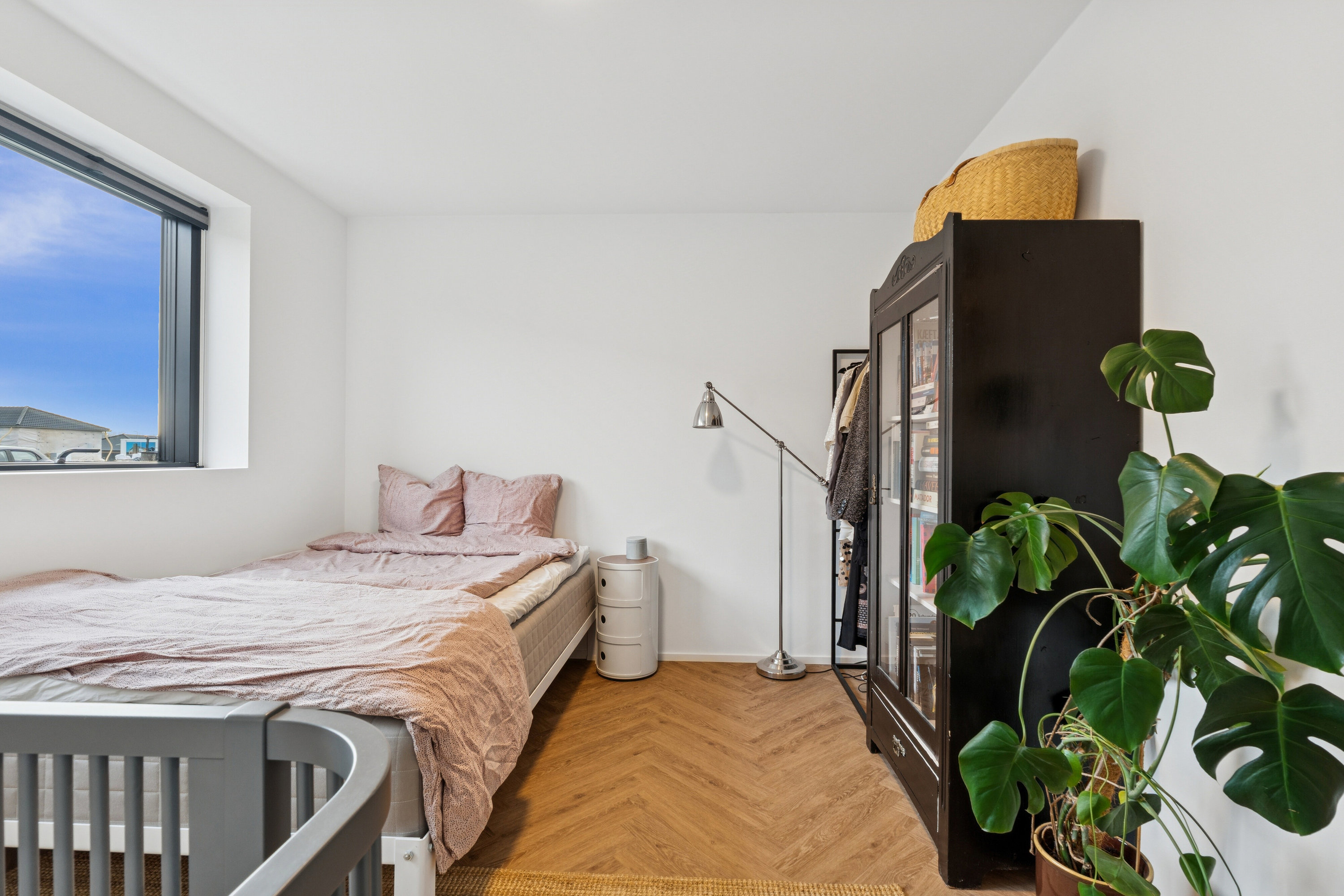 Fremhævet soveværelse billede i fuldskærmstilstand. Billede af Karen Billes Vej 45, 5700 Svendborg