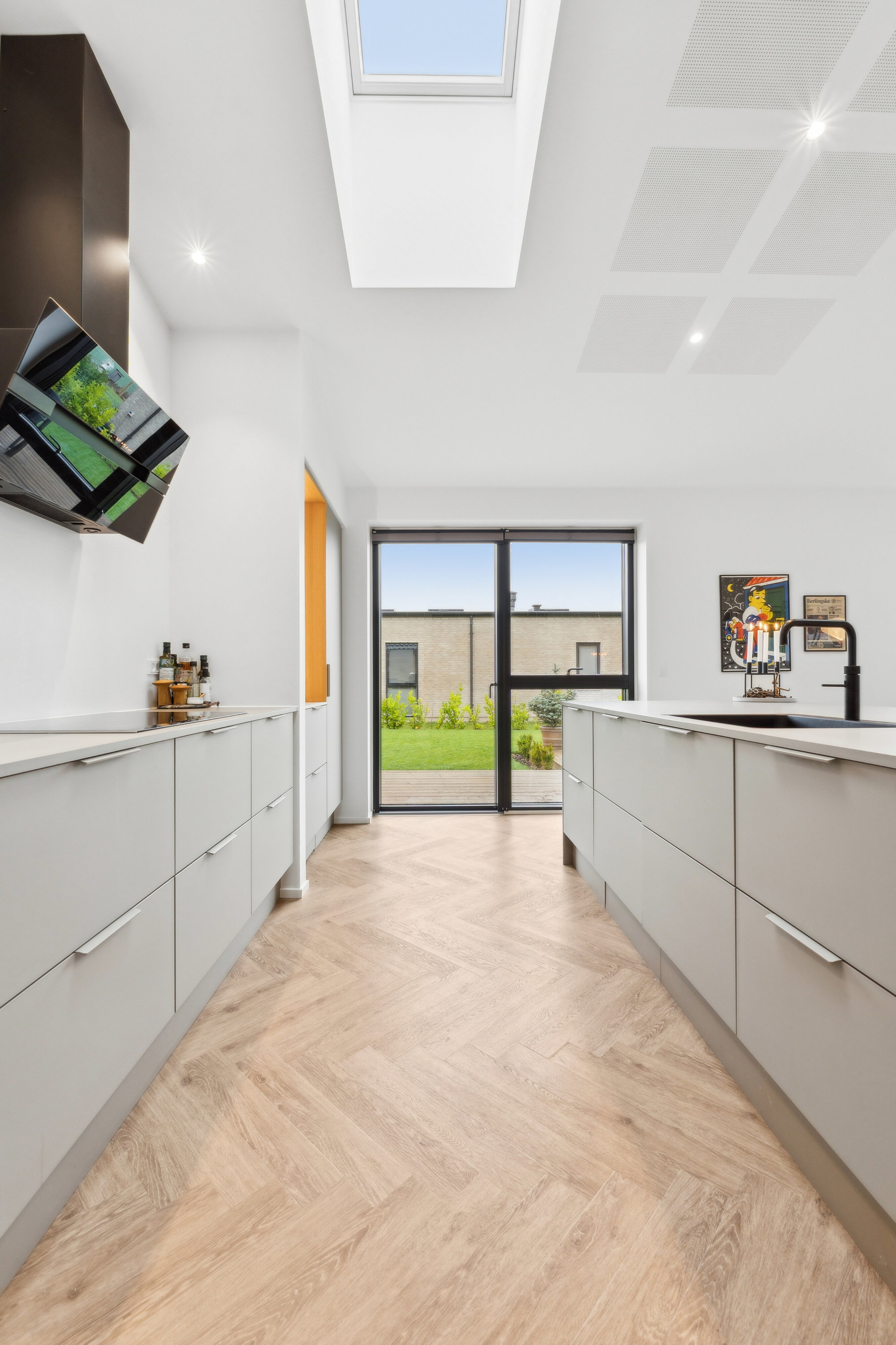 Fremhævet køkken billede i fuldskærmstilstand. Billede af Karen Billes Vej 45, 5700 Svendborg