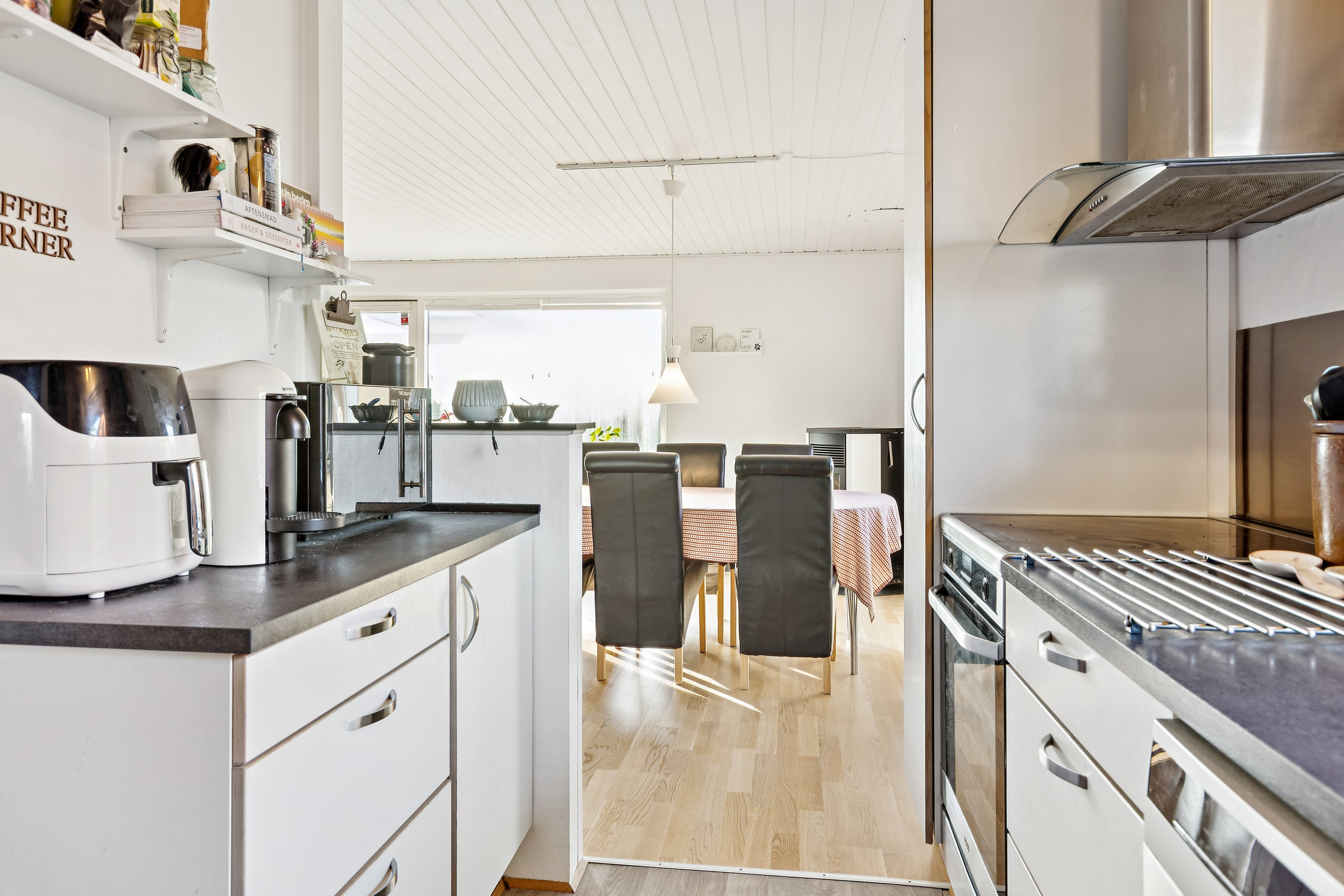 Fremhævet køkken billede i fuldskærmstilstand. Billede af Solholmsvej 5A, 4520 Svinninge