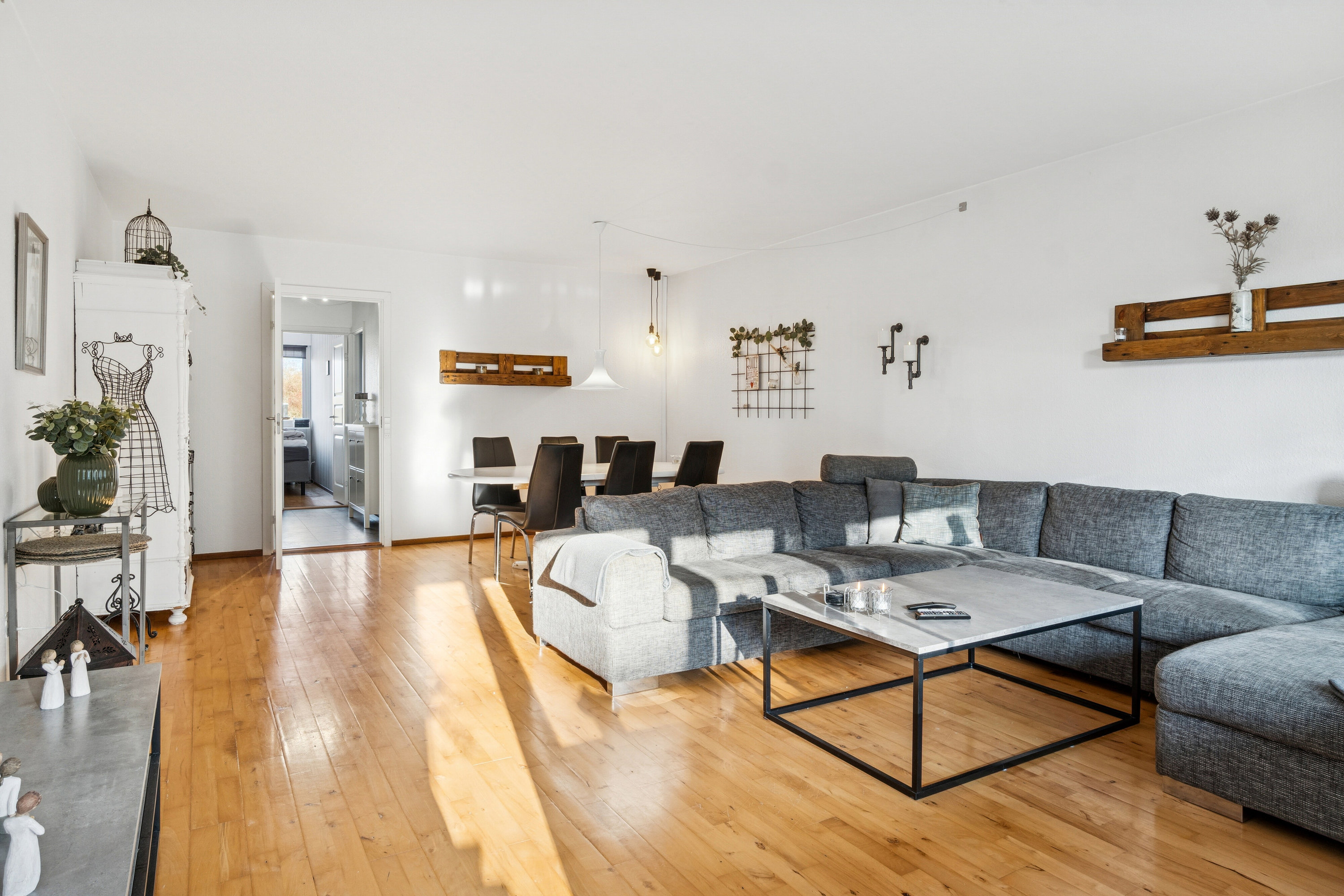 Fremhævet stue billede i fuldskærmstilstand. Billede af Parkvej 174, 1. 5., 4700 Næstved