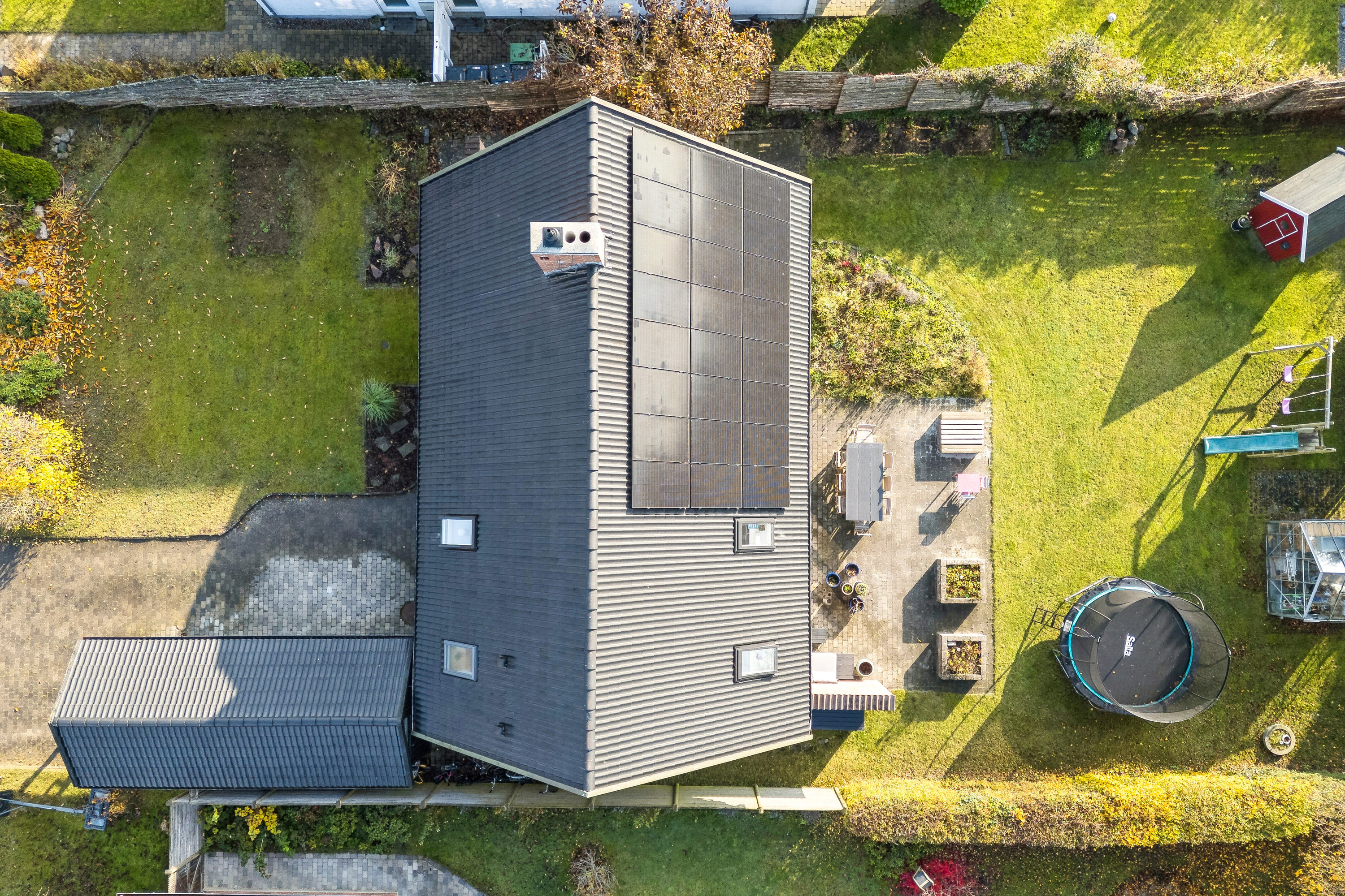 Fremhævet luftfoto billede i fuldskærmstilstand. Billede af Iriskvej 12, 2670 Greve