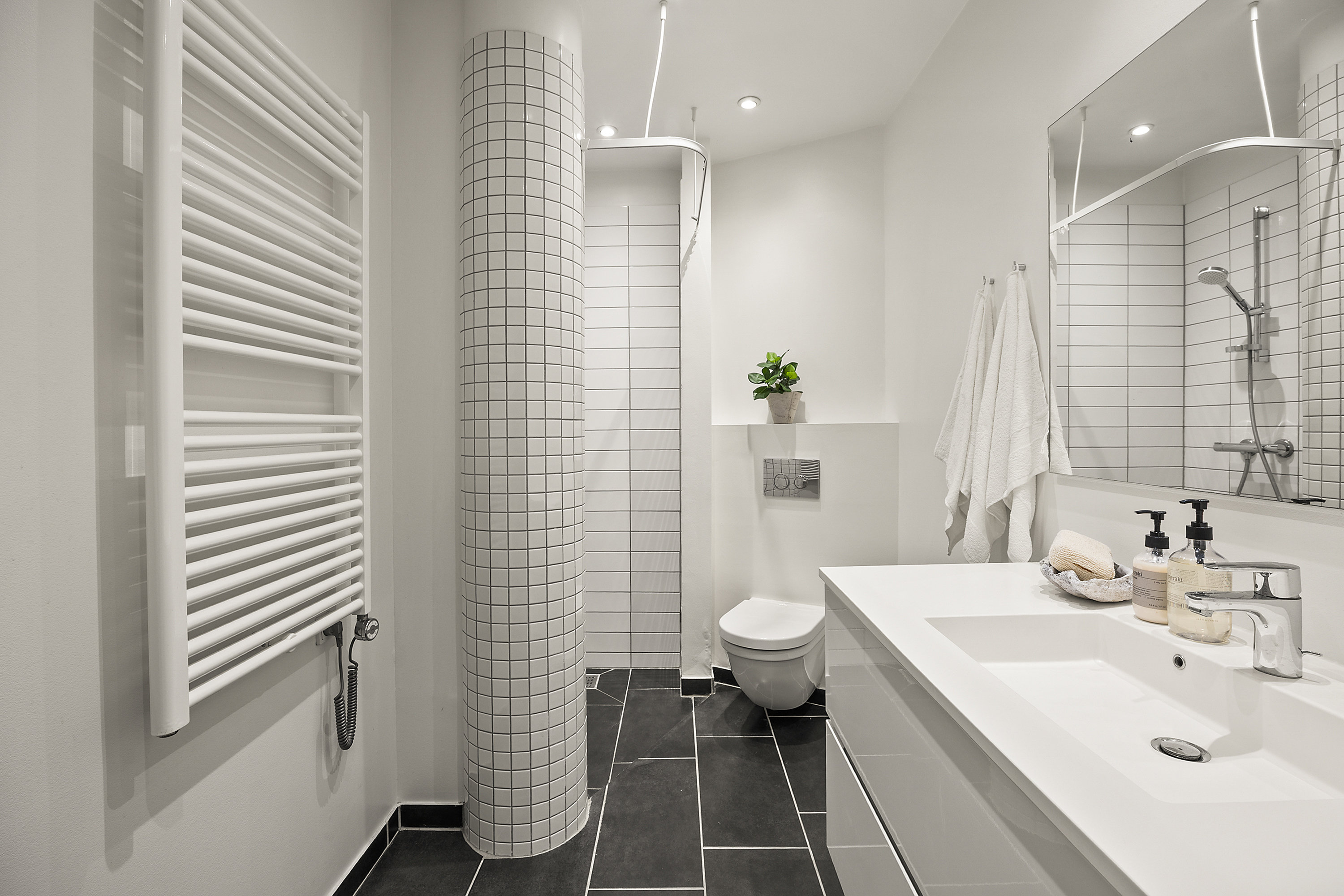 Fremhævet badeværelse billede i fuldskærmstilstand. Billede af Linnésgade 22D, 1. tv., 1361 København K