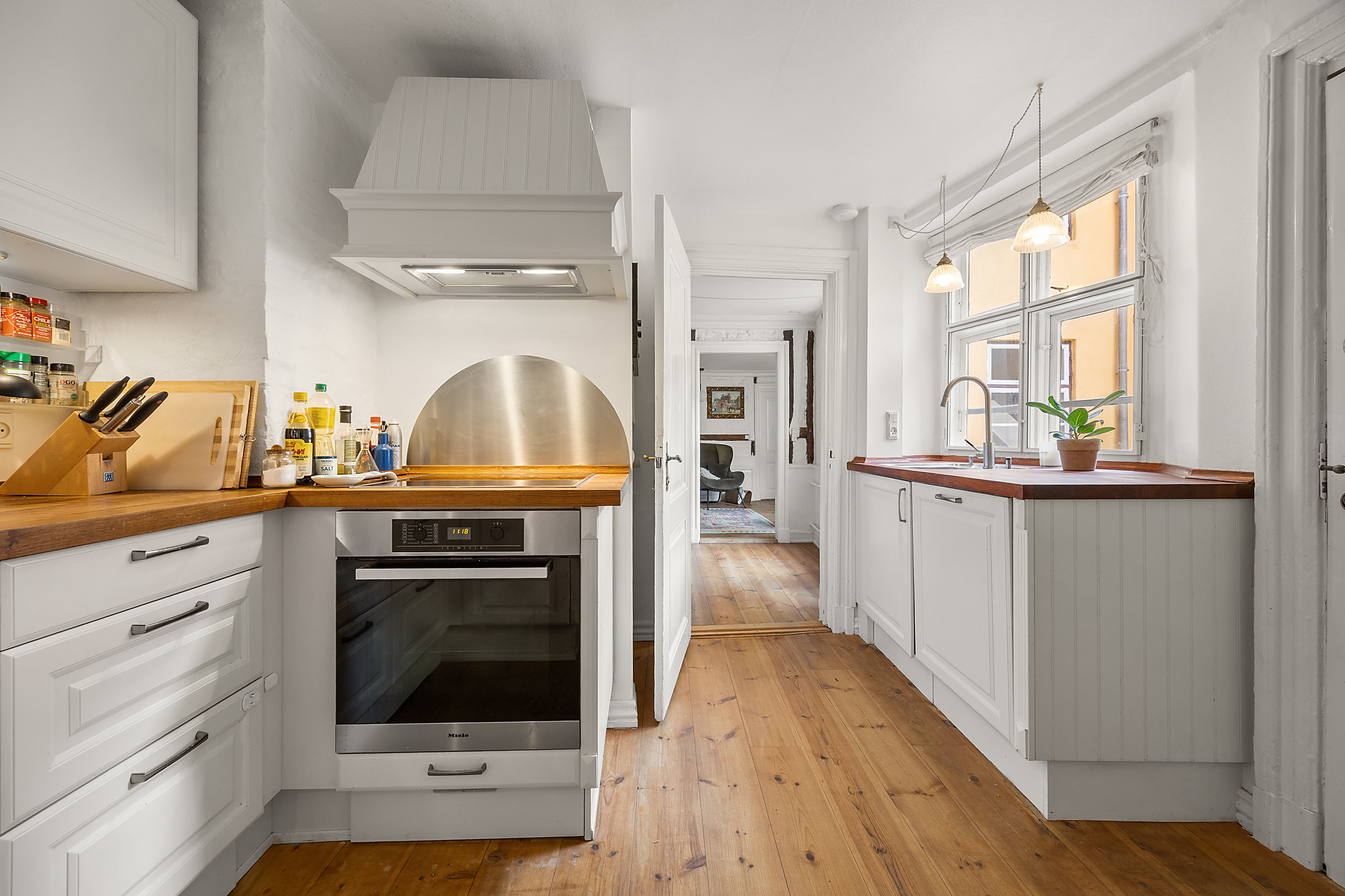 Fremhævet køkken billede i fuldskærmstilstand. Billede af Snaregade 8, 2., 1205 København K