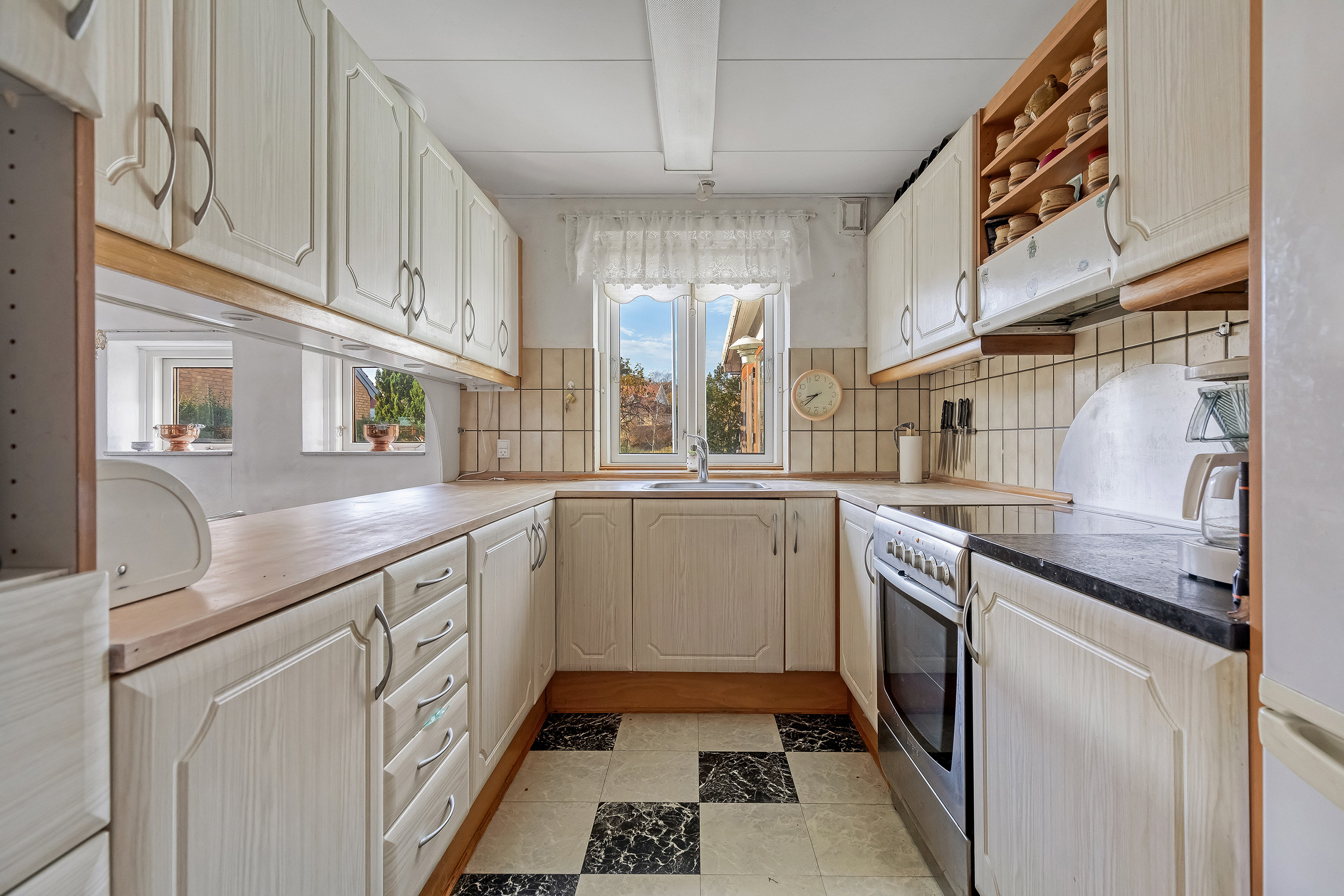 Fremhævet køkken billede i fuldskærmstilstand. Billede af Lindeparken 14, 3550 Slangerup