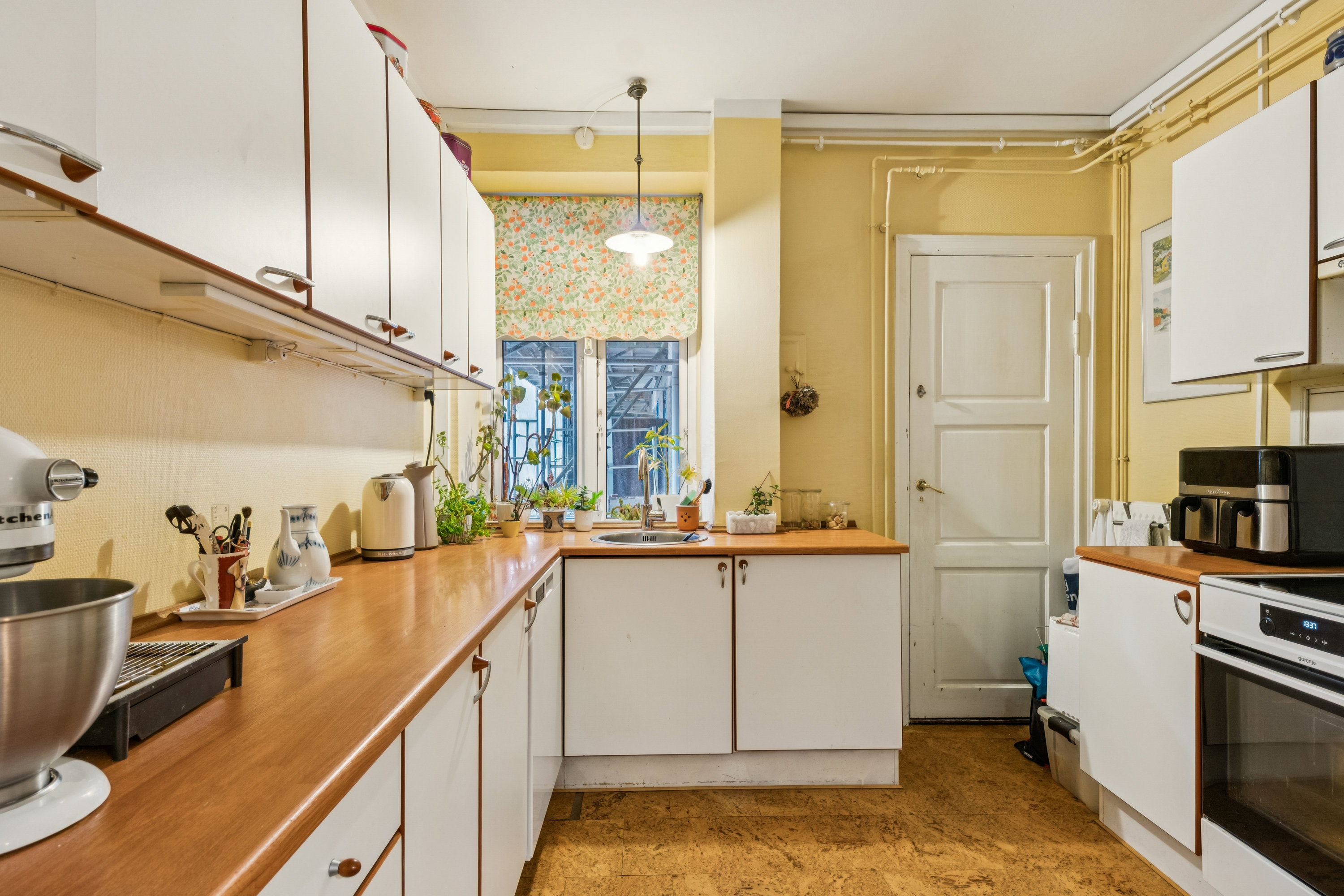 Fremhævet køkken billede i fuldskærmstilstand. Billede af Lange-Müllers Gade 22, 1. tv., 2100 København Ø