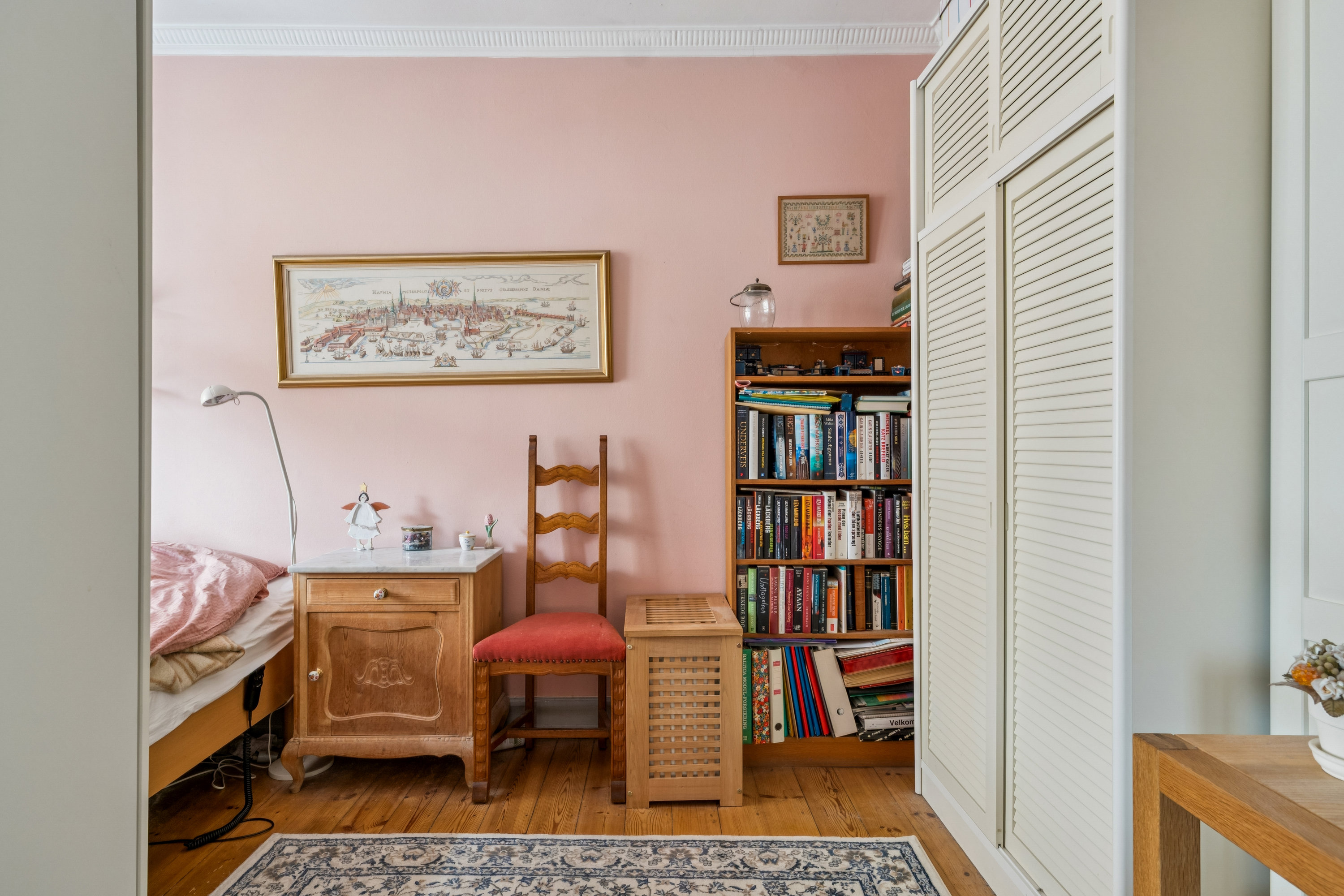 Fremhævet stue billede i fuldskærmstilstand. Billede af Lange-Müllers Gade 22, 1. tv., 2100 København Ø