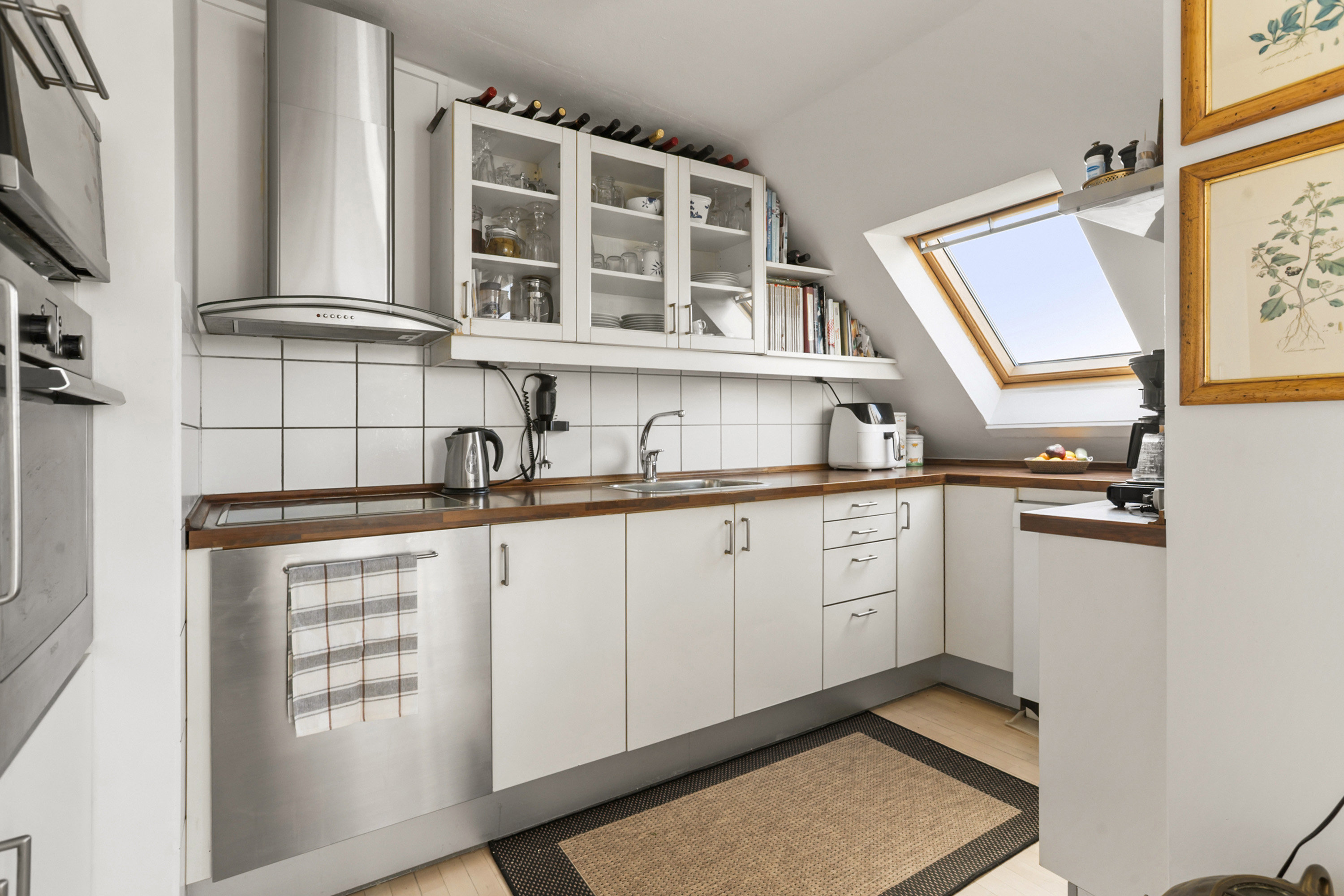 Fremhævet køkken billede i fuldskærmstilstand. Billede af Ordrupvej 132A, 2., 2920 Charlottenlund