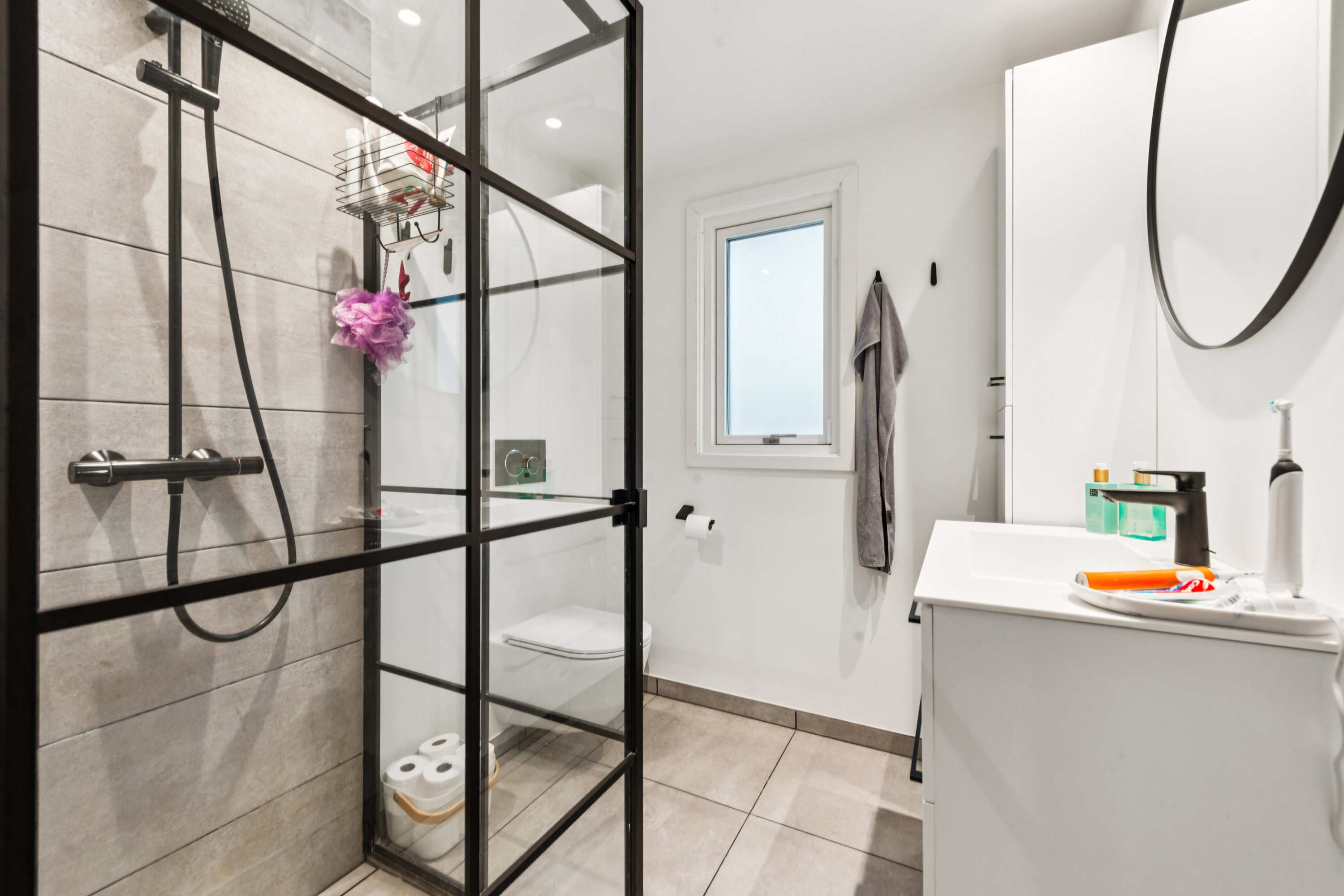 Fremhævet badeværelse billede i fuldskærmstilstand. Billede af Margrethe Alle 17, 2690 Karlslunde