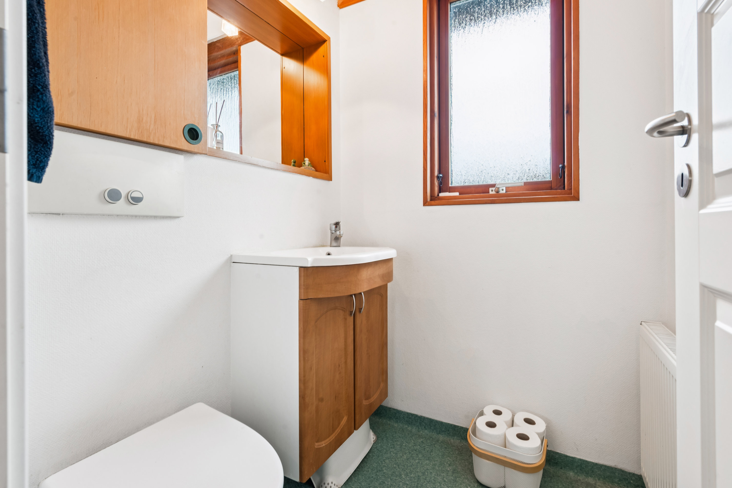 Fremhævet badeværelse billede i fuldskærmstilstand. Billede af Margrethe Alle 17, 2690 Karlslunde