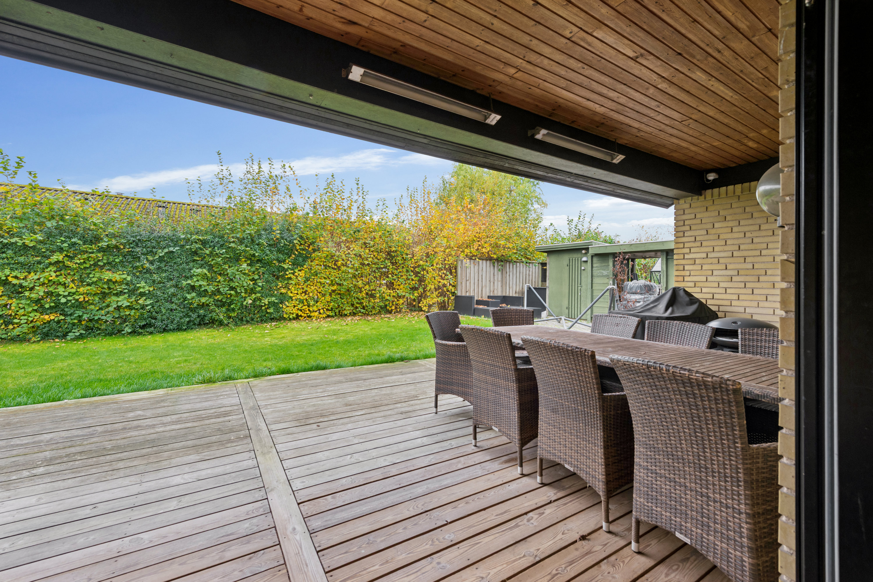 Fremhævet terrasse billede i fuldskærmstilstand. Billede af Margrethe Alle 17, 2690 Karlslunde