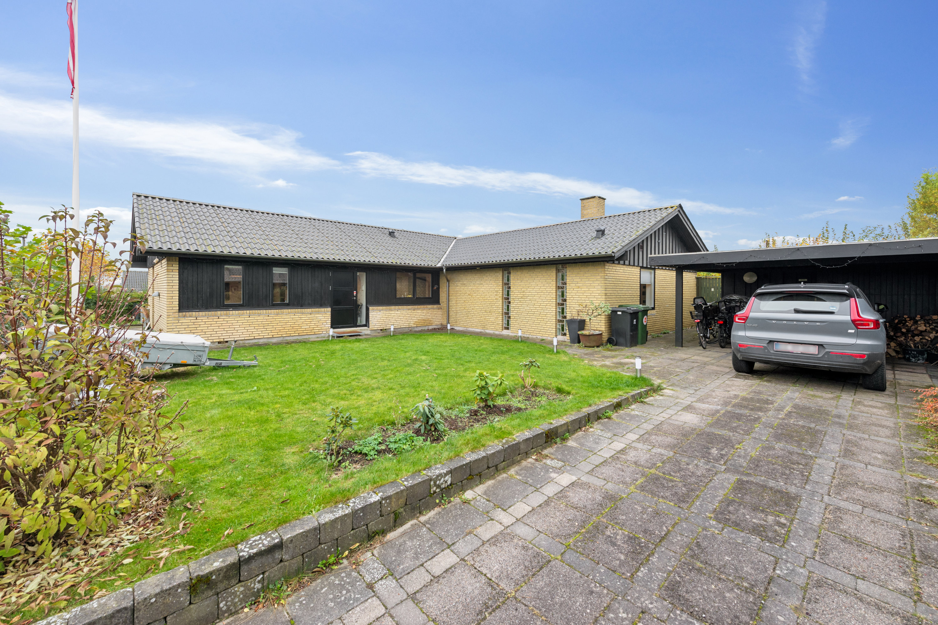 Fremhævet ejendommen billede i fuldskærmstilstand. Billede af Margrethe Alle 17, 2690 Karlslunde