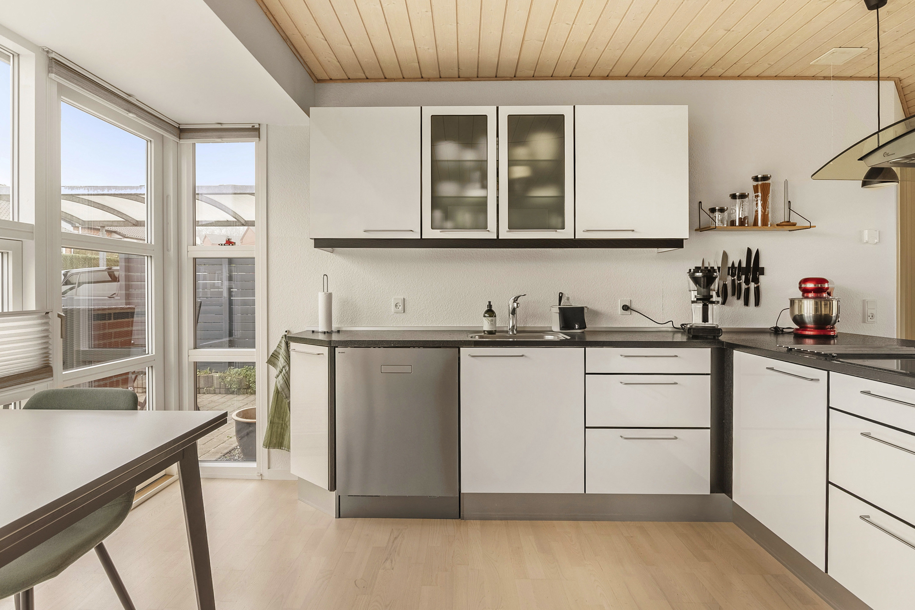 Fremhævet køkken billede i fuldskærmstilstand. Billede af Kildeagervej 248, 8361 Hasselager