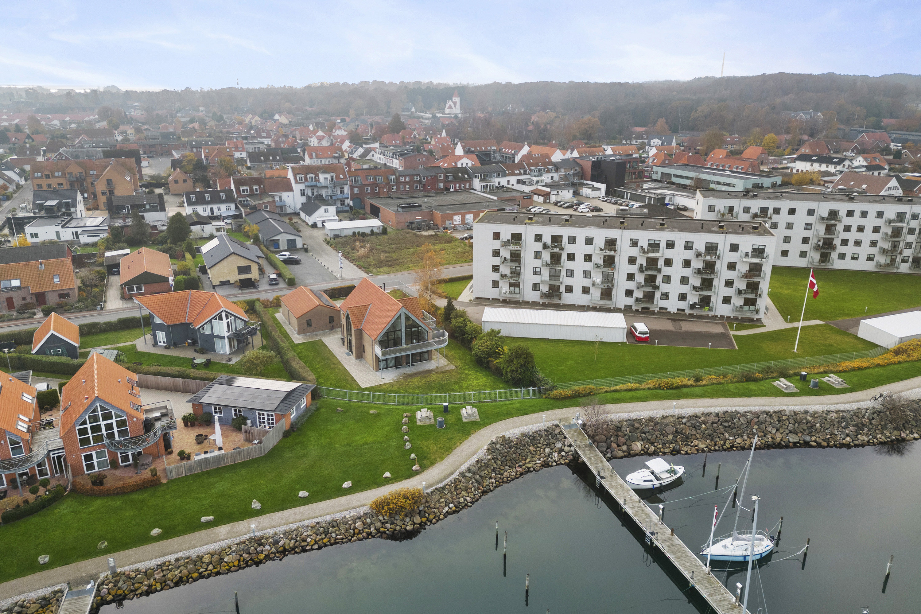 Fremhævet område billede i fuldskærmstilstand. Billede af Strandvejen 8, 7130 Juelsminde