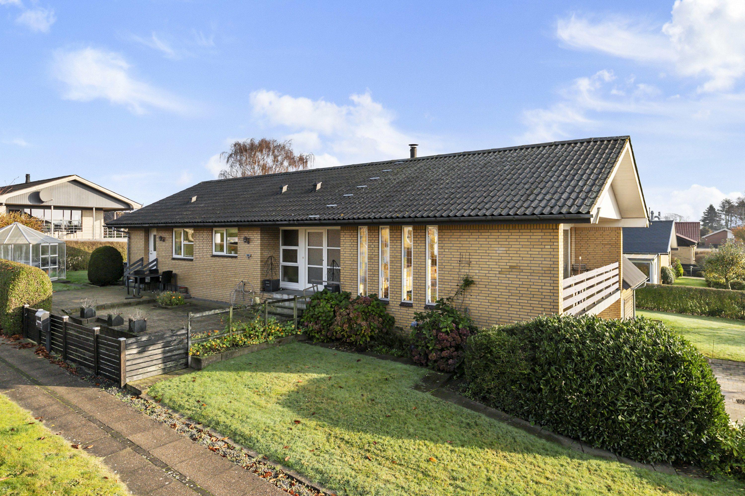 Fremhævet facade billede i fuldskærmstilstand. Billede af Tornerosevej 6, 9700 Brønderslev