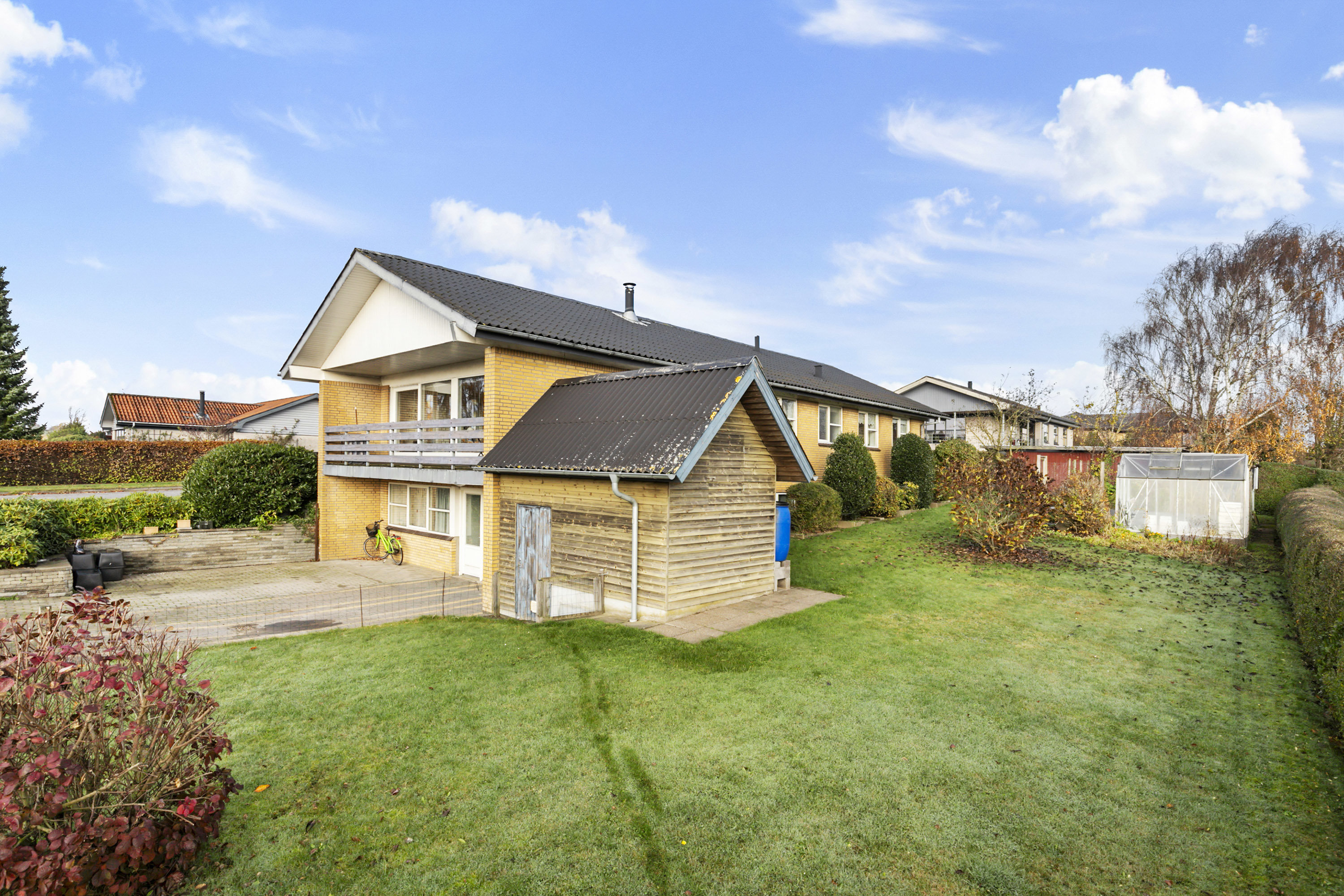 Fremhævet facade billede i fuldskærmstilstand. Billede af Tornerosevej 6, 9700 Brønderslev