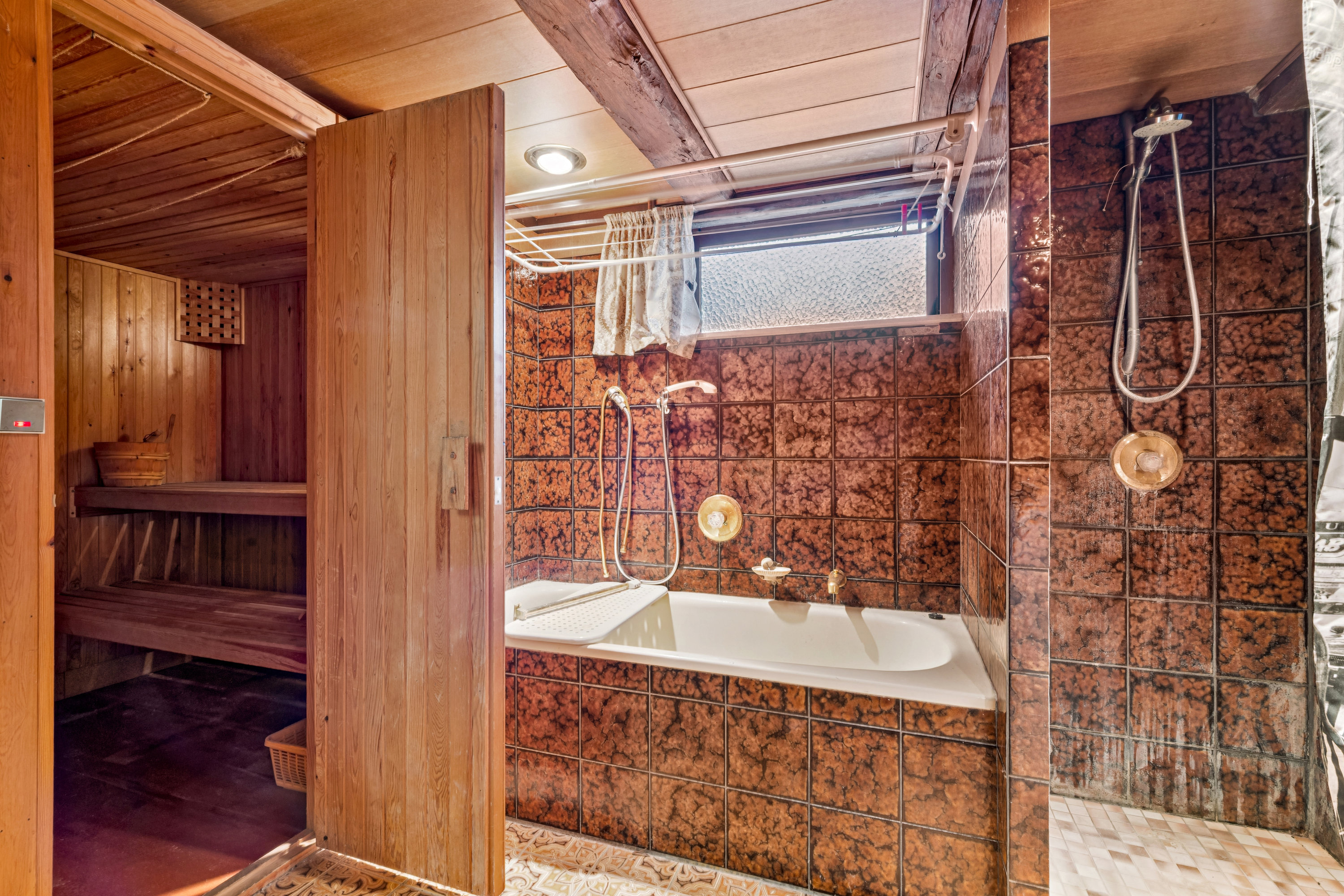 Fremhævet badeværelse billede i fuldskærmstilstand. Billede af Stubbevangen 5, 2700 Brønshøj